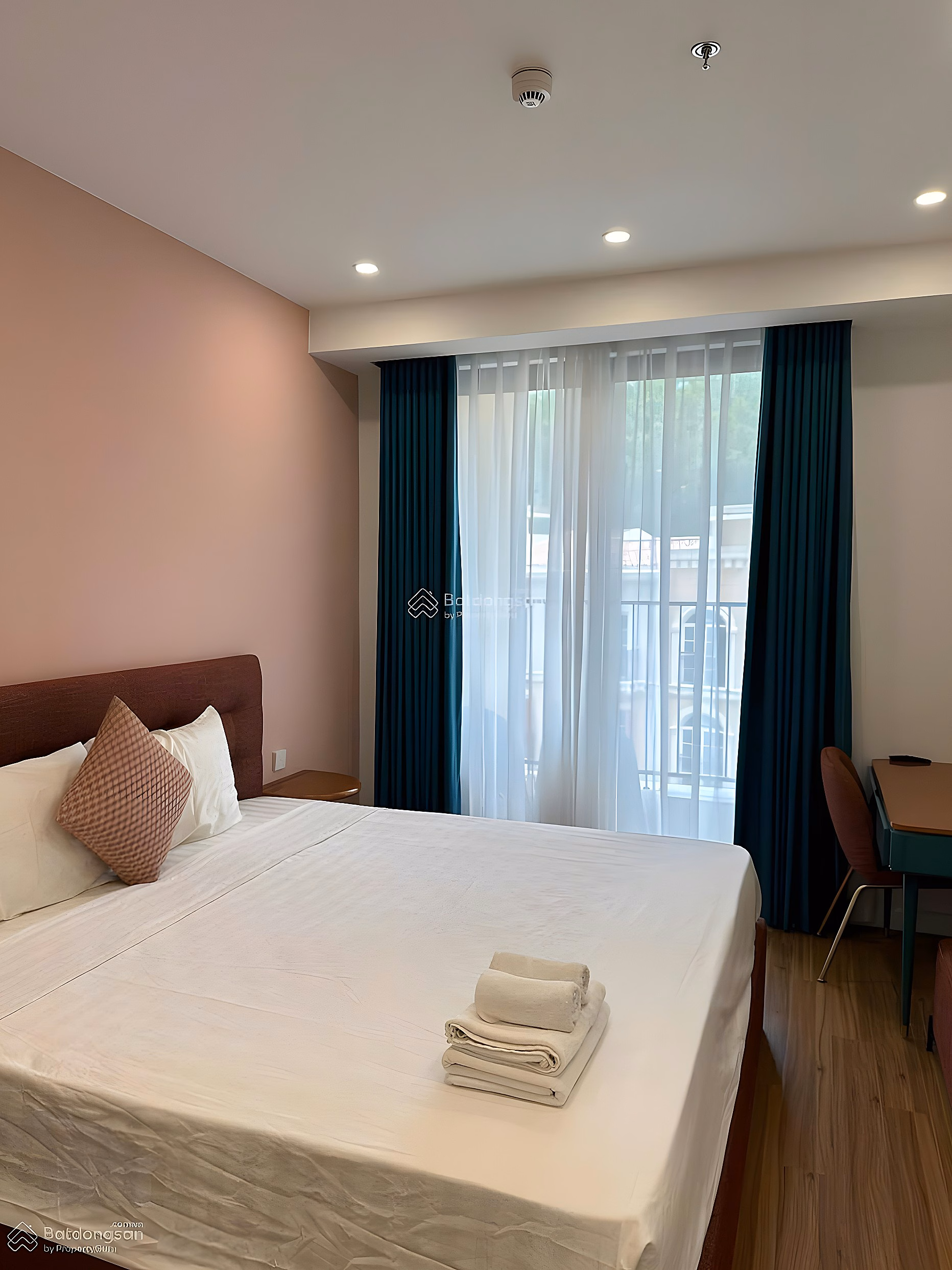 2.2 billion all in beach apartment right at Phu Quoc cable car station. Full interior. For rent now, long term