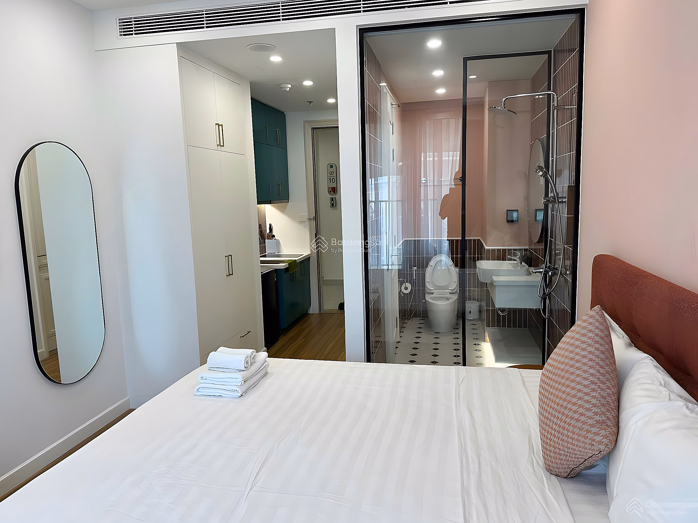 2.2 billion all in beach apartment right at Phu Quoc cable car station. Full interior. For rent now, long term