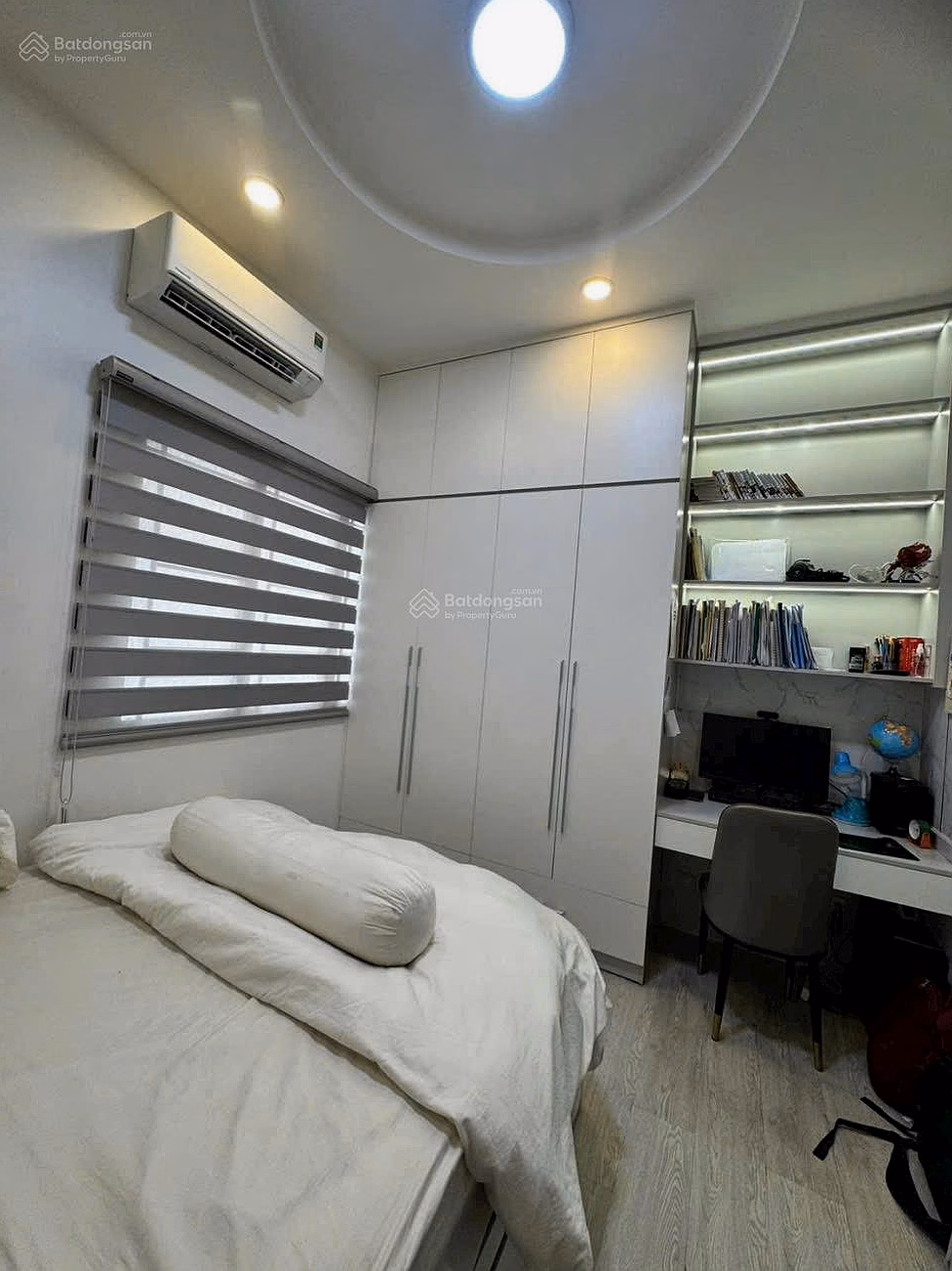 The owner sells Phu Tho apartment 2 bedrooms 1 bathroom fully furnished as shown, Price 4ty350 with ready book