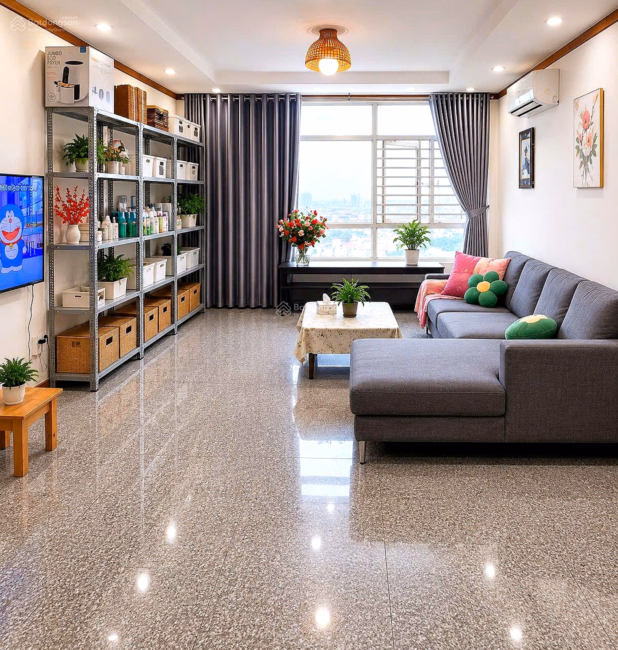 Beautiful 3 bedroom Hoang Anh Gold House apartment for sale with book