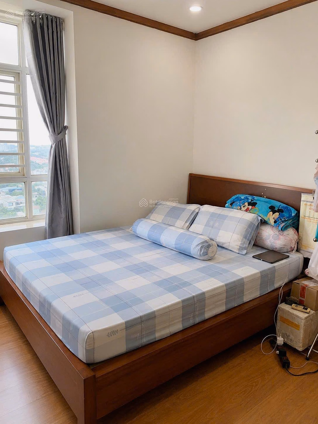 Beautiful 3 bedroom Hoang Anh Gold House apartment for sale with book