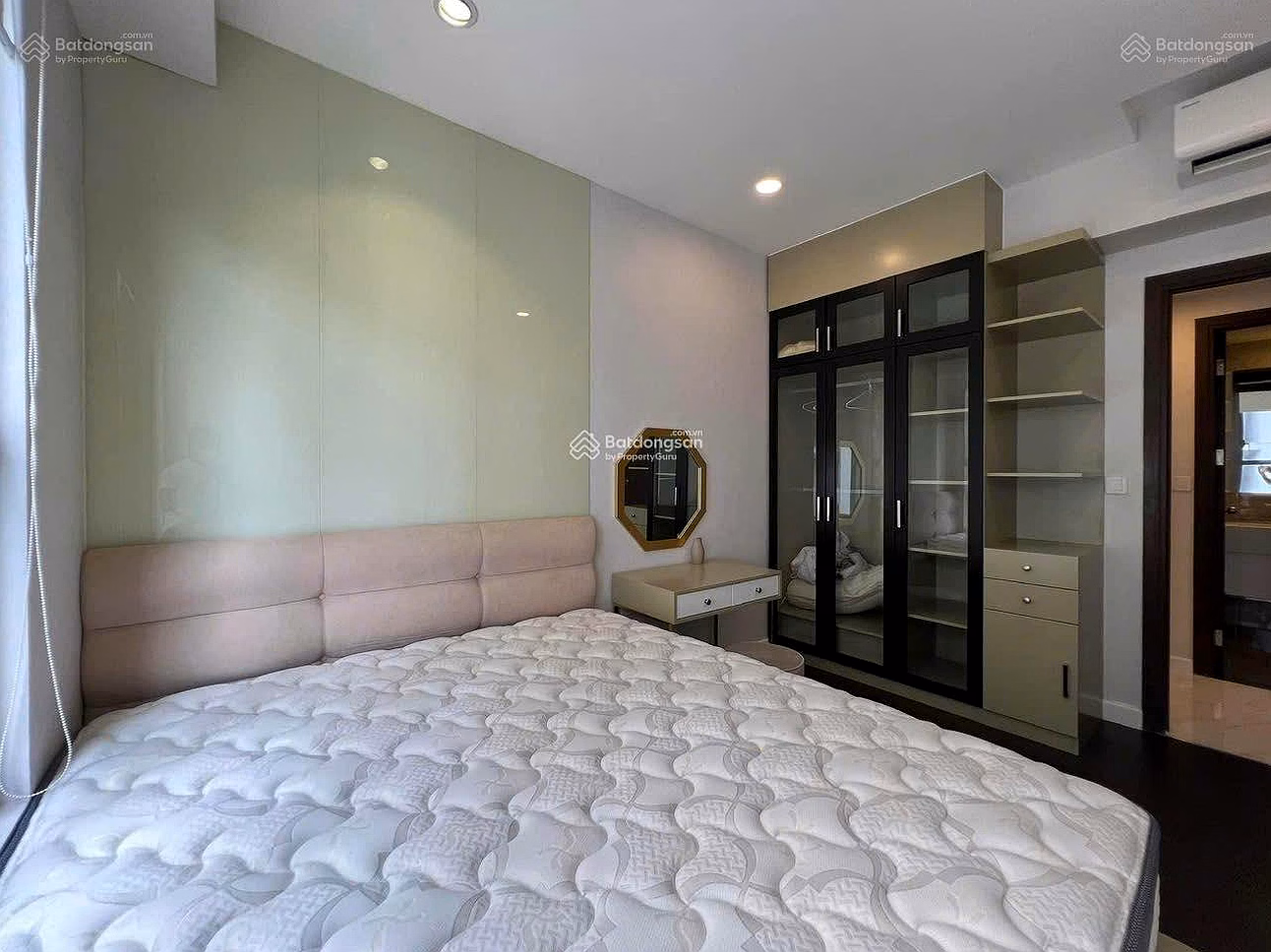 Need to urgently transfer The Gold View District 4 80m2