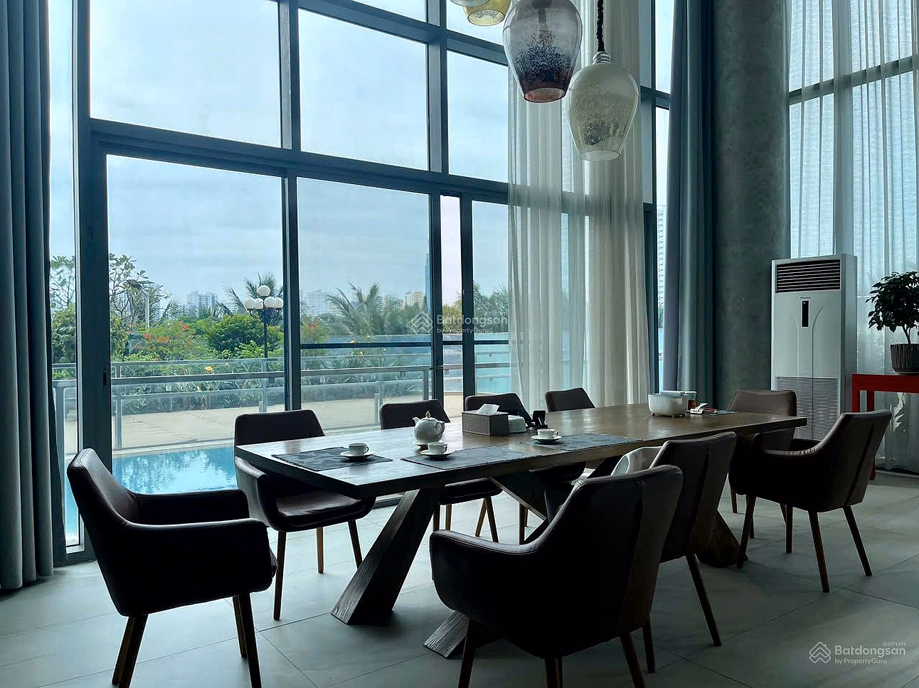 Rare Item! The owner needs to sell the Pool Villa Diamond Island, a rare apartment with river view at Landmark 81