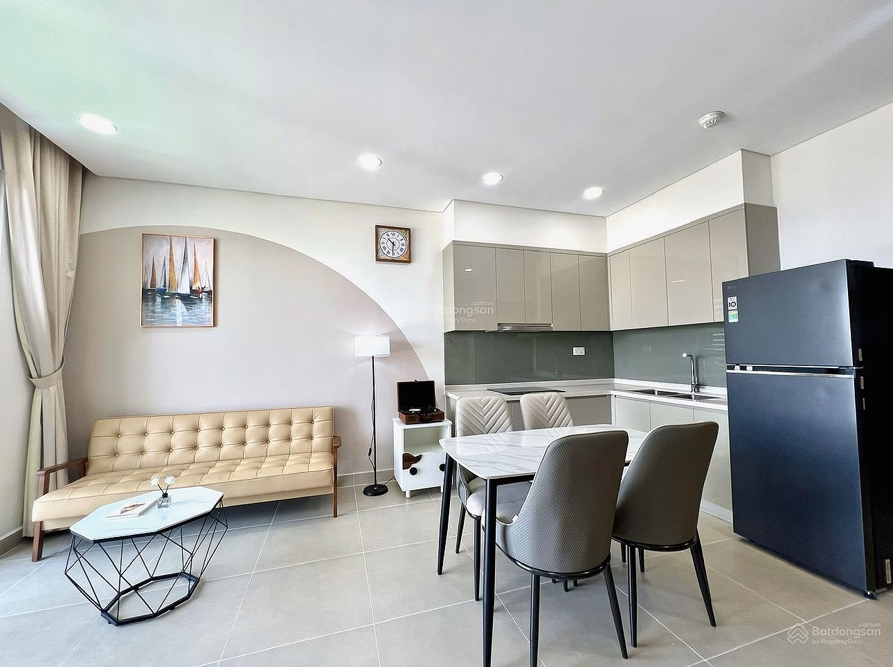 Only 4.75 billion, get a River Panorama apartment in District 7, 2 bedrooms, 2 bathrooms, fully furnished, new furniture - pink book - with loan support