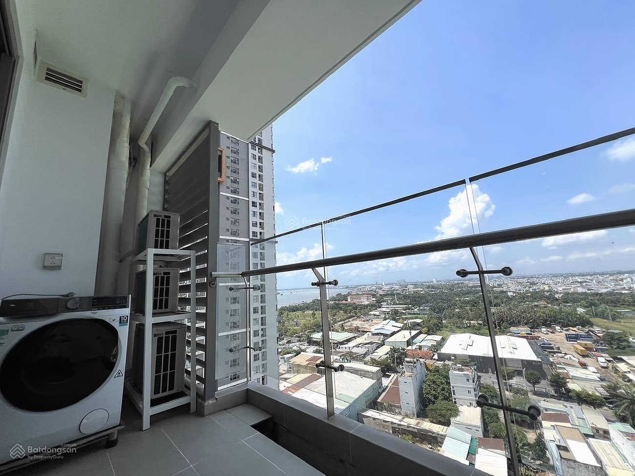 Only 4.75 billion, get a River Panorama apartment in District 7, 2 bedrooms, 2 bathrooms, fully furnished, new furniture - pink book - with loan support