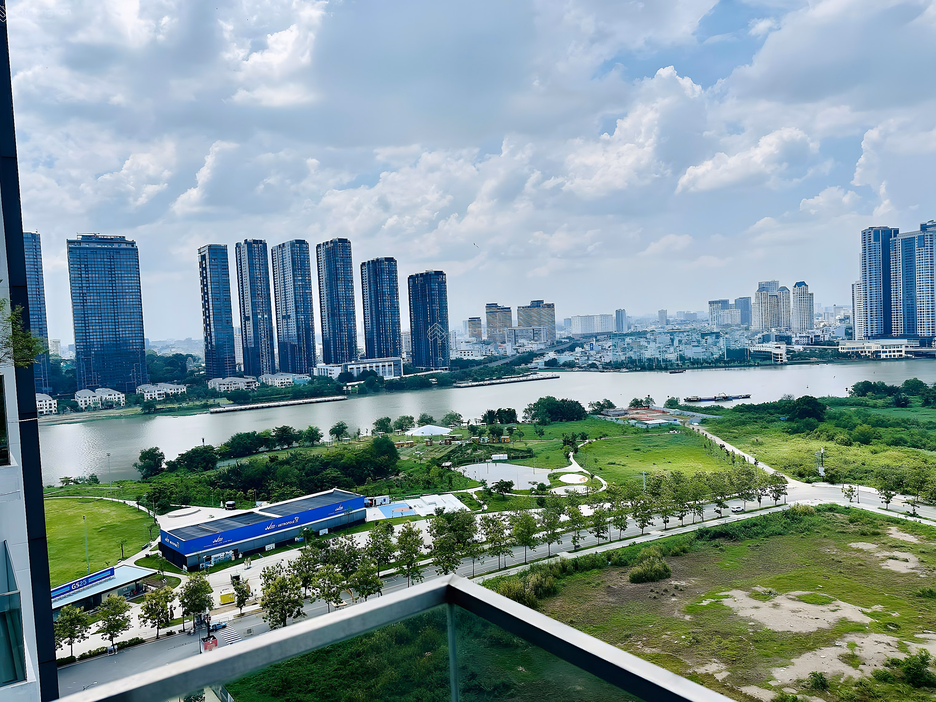 The Crest apartment, selling at good price 25.8 billion, no TL, 2 bedrooms, 2 bathrooms in Thu Thiem, District 2, HCM