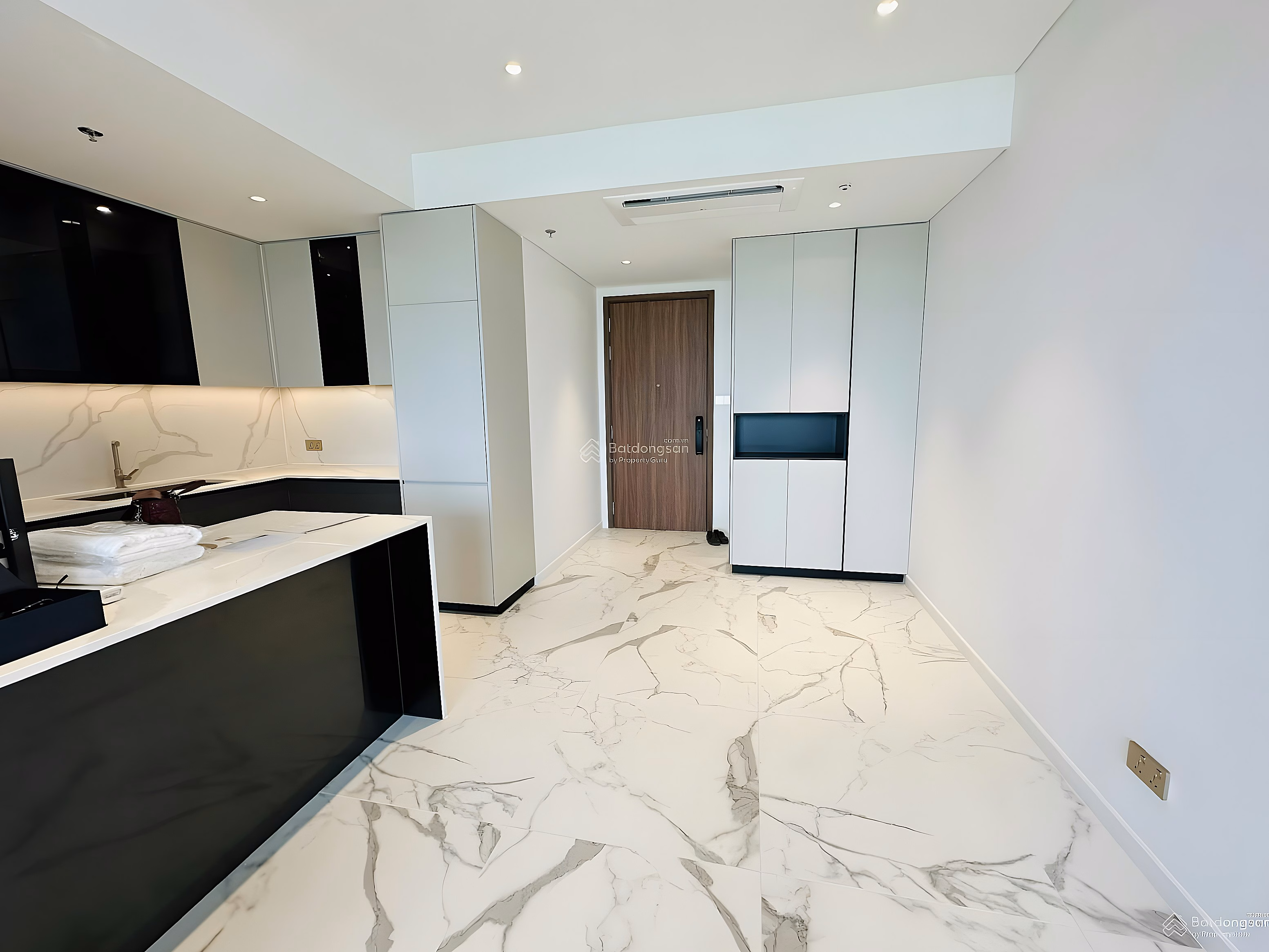 The Crest apartment, selling at good price 25.8 billion, no TL, 2 bedrooms, 2 bathrooms in Thu Thiem, District 2, HCM