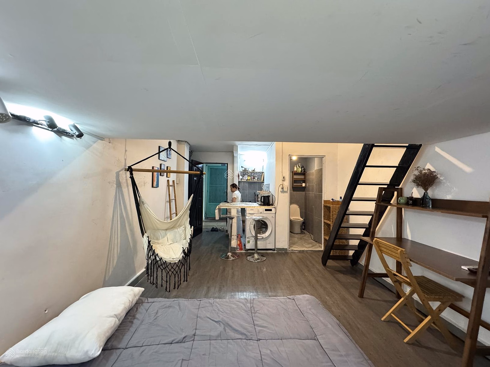 Super cheap! Mezzanine apartment 25m² full NT decor vintage, elevator, garage right at Ben Thanh Market District 1