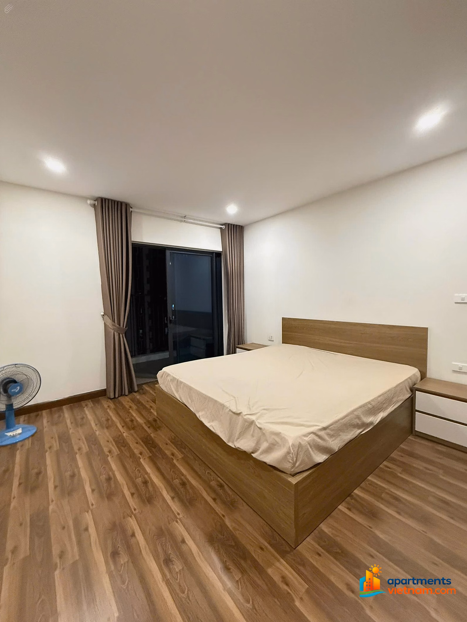 Rare item for rent 4 bedroom apartment - 160m2 - Fully furnished - Middle floor - Car slot available - Easygoing landlord