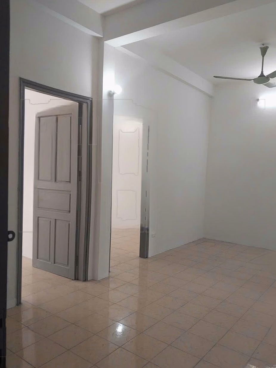 Selling a beautiful apartment of nearly 90m2 for only 5.55 billion. 100% real news. 5th Floor N11A, Tran Quy Kien, Dich Vong Hau.