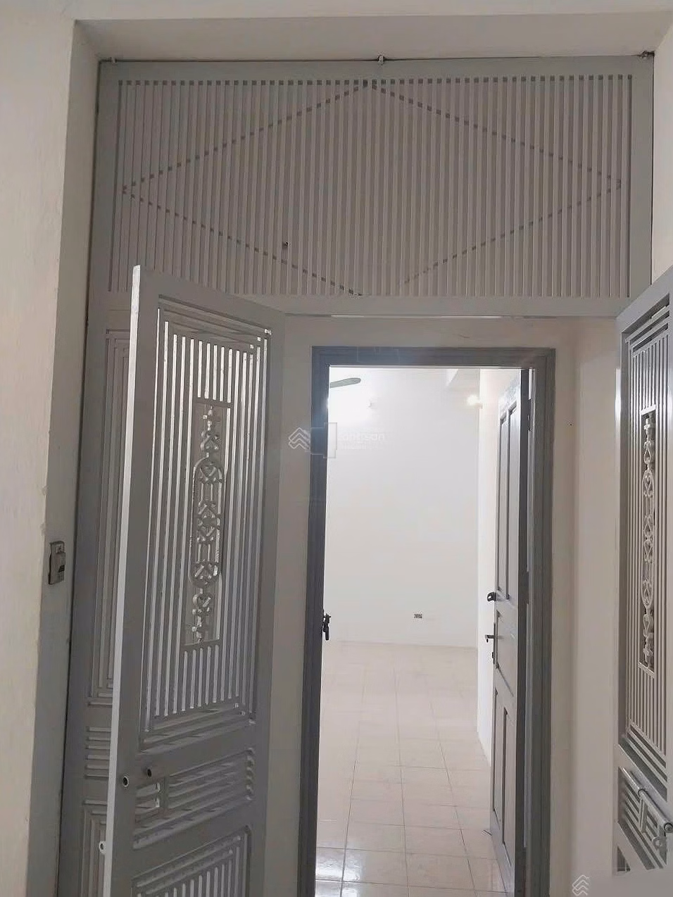 Selling a beautiful apartment of nearly 90m2 for only 5.55 billion. 100% real news. 5th Floor N11A, Tran Quy Kien, Dich Vong Hau