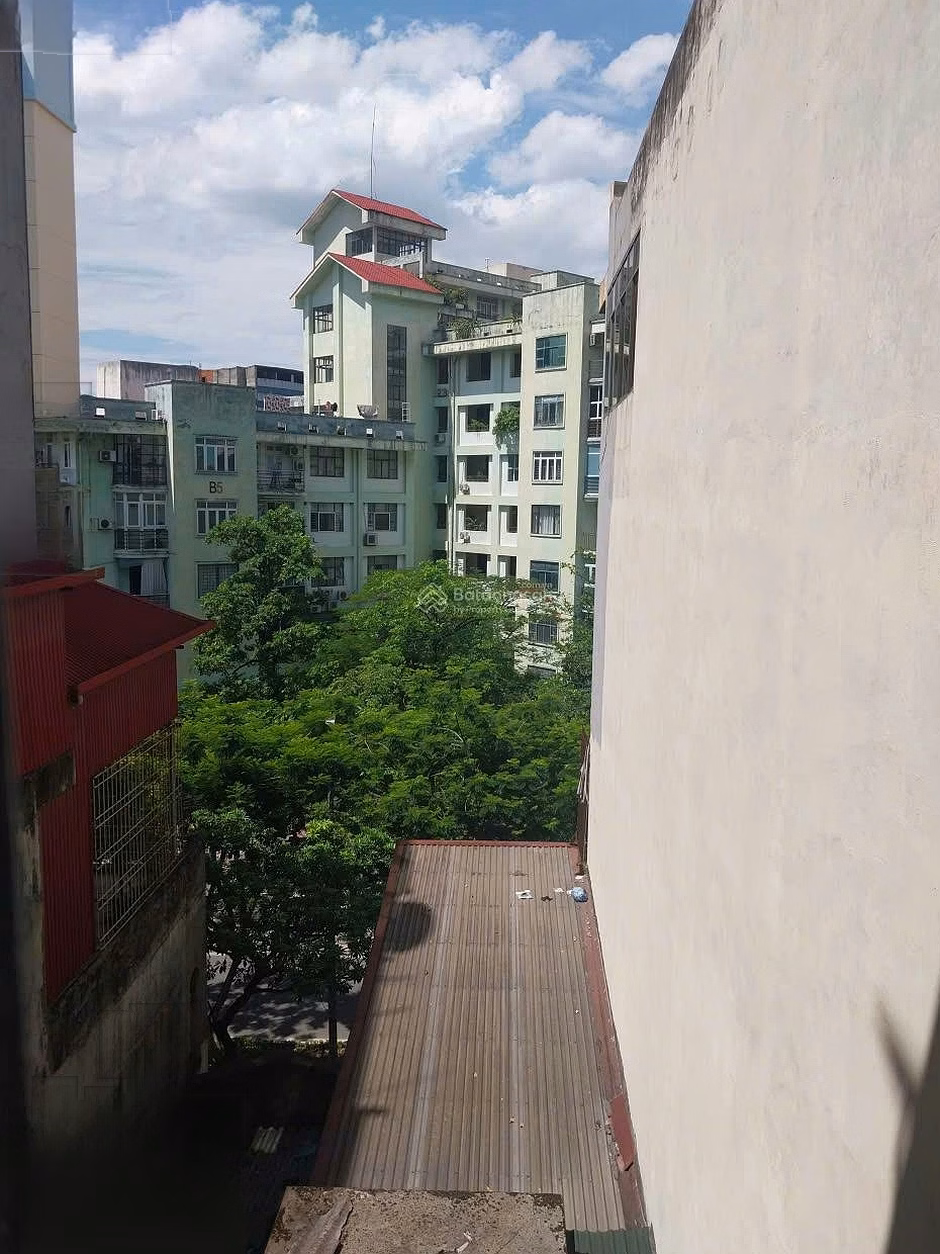 Selling a beautiful apartment of nearly 90m2 for only 5.55 billion. 100% real news. 5th Floor N11A, Tran Quy Kien, Dich Vong Hau