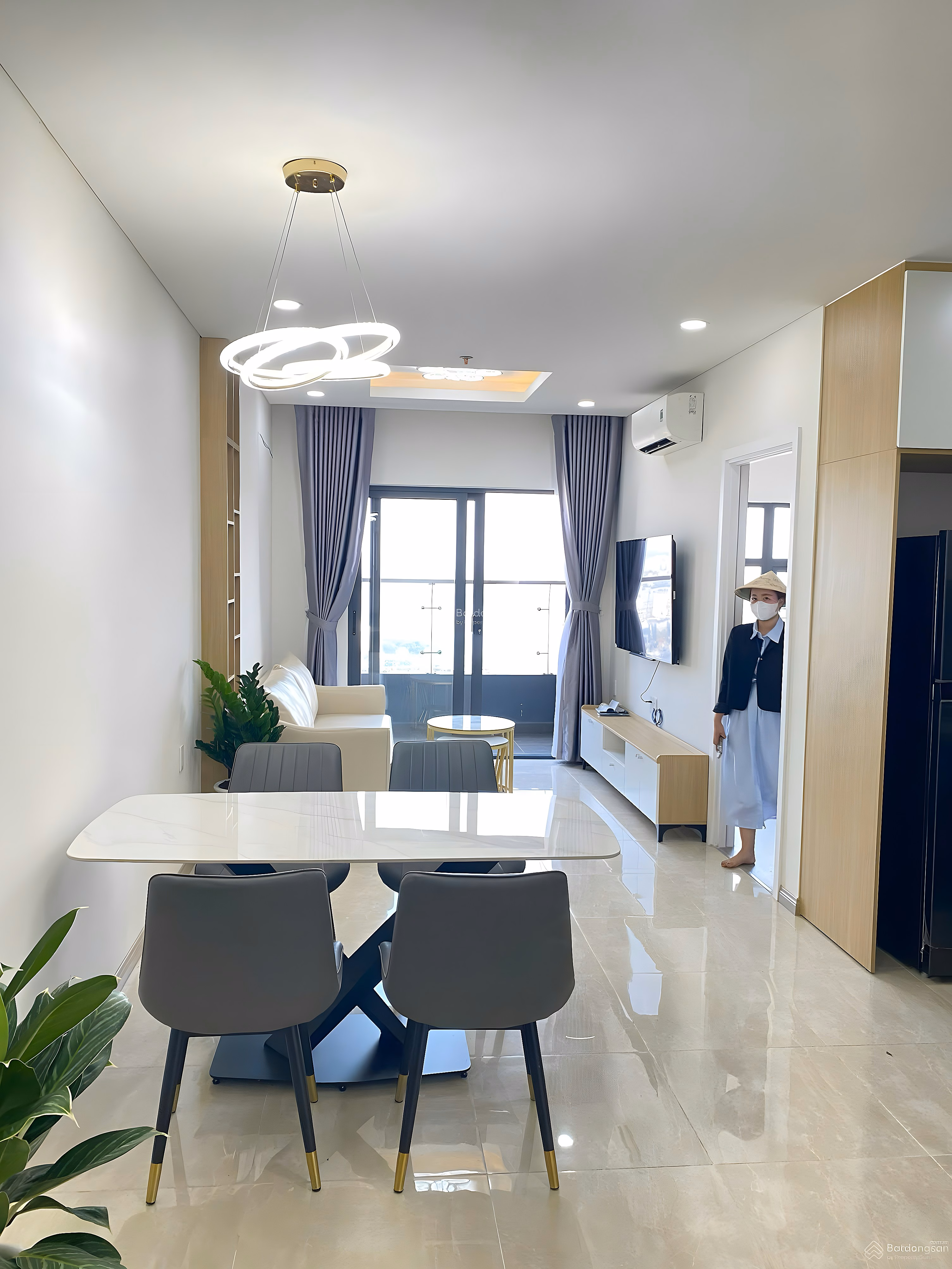 Fully furnished 2 bedroom apartment for rent with Han river view at Monarchy B