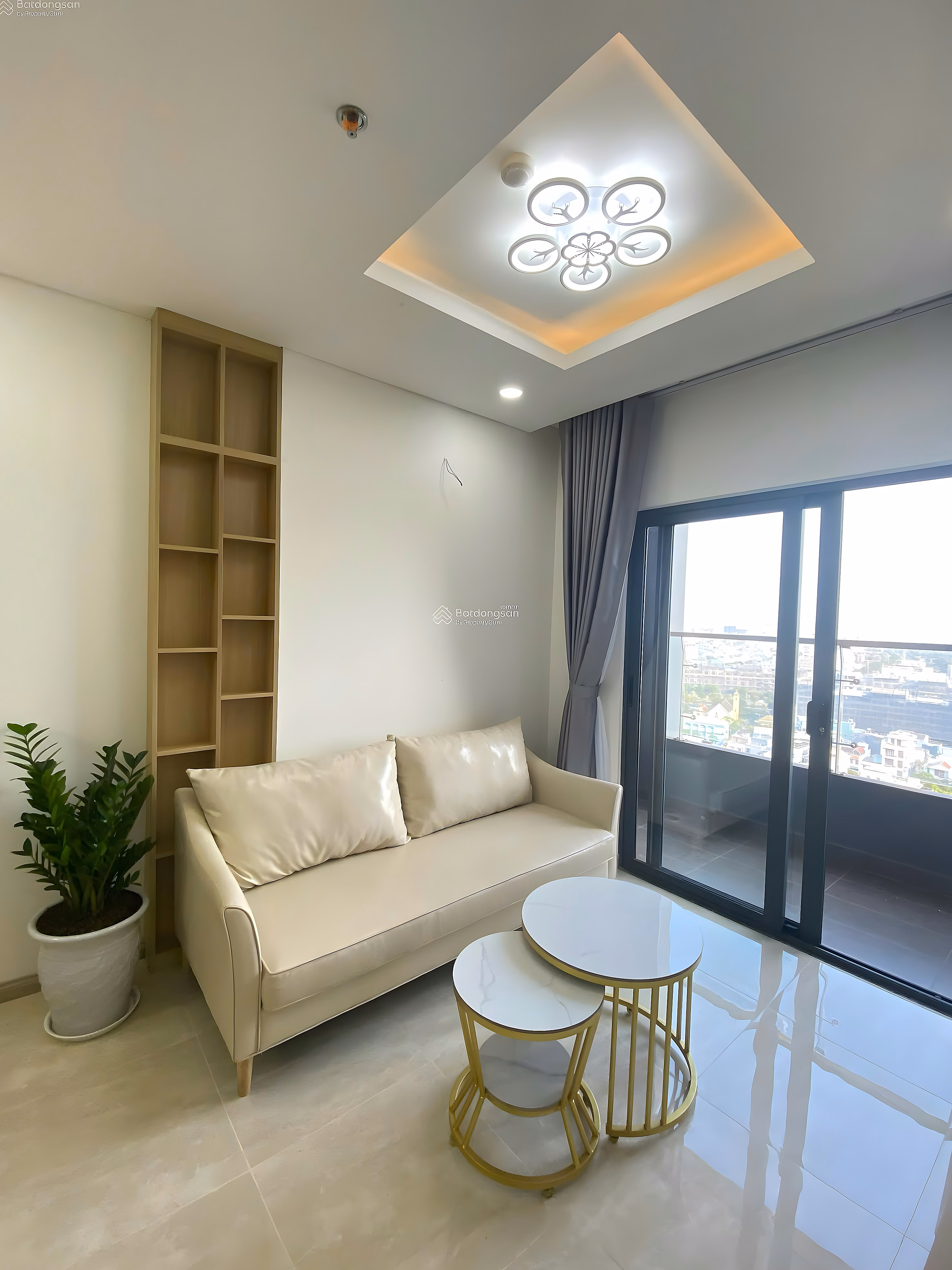 Fully furnished 2 bedroom apartment for rent with Han river view at Monarchy B