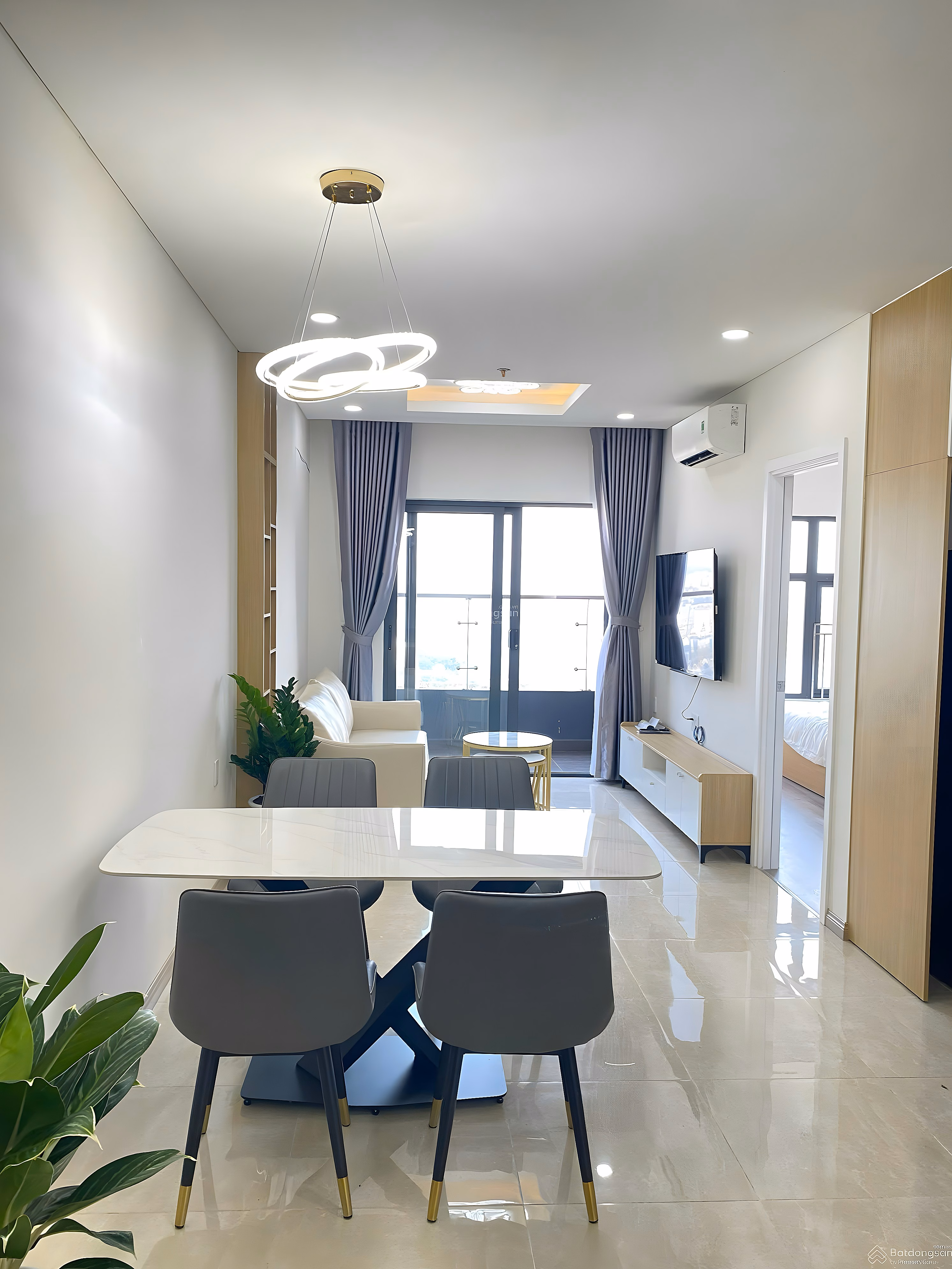 Fully furnished 2 bedroom apartment for rent with Han river view at Monarchy B