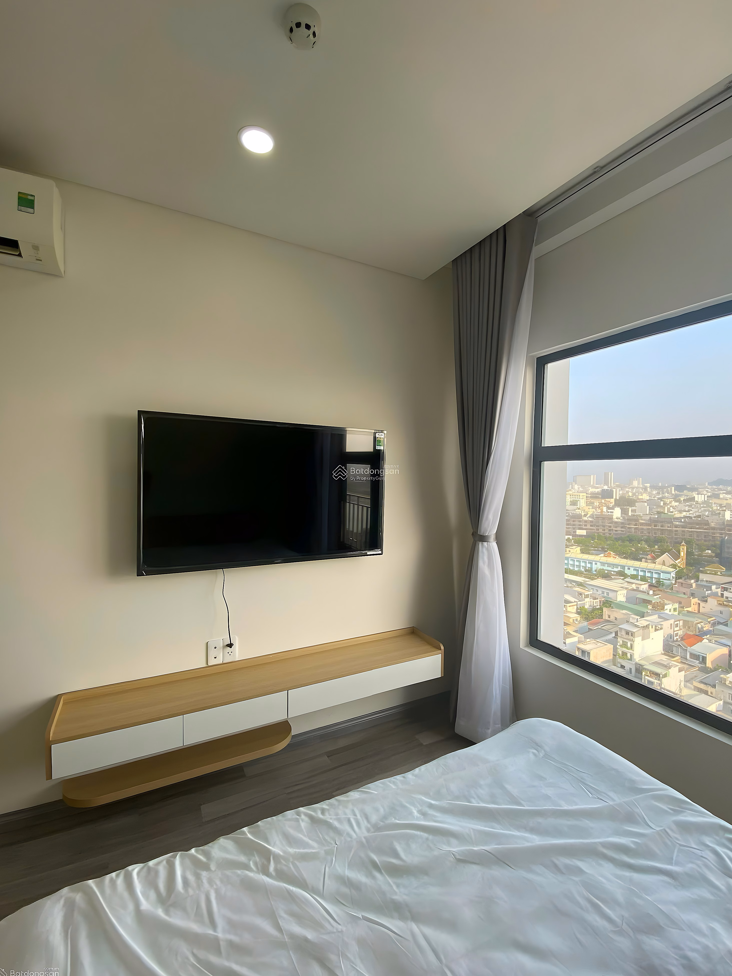 Fully furnished 2 bedroom apartment for rent with Han river view at Monarchy B