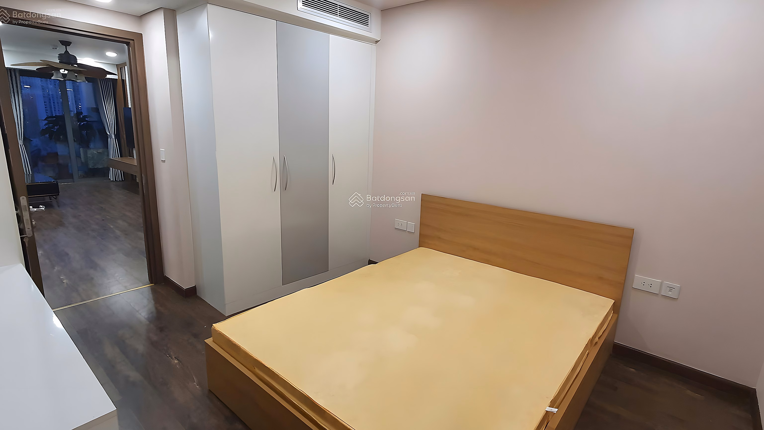Rivera Park Hanoi apartment for rent, 69 Vu Trong Phung, Thanh Xuan.94m2 3 bedrooms 21 million.0983 237 ***