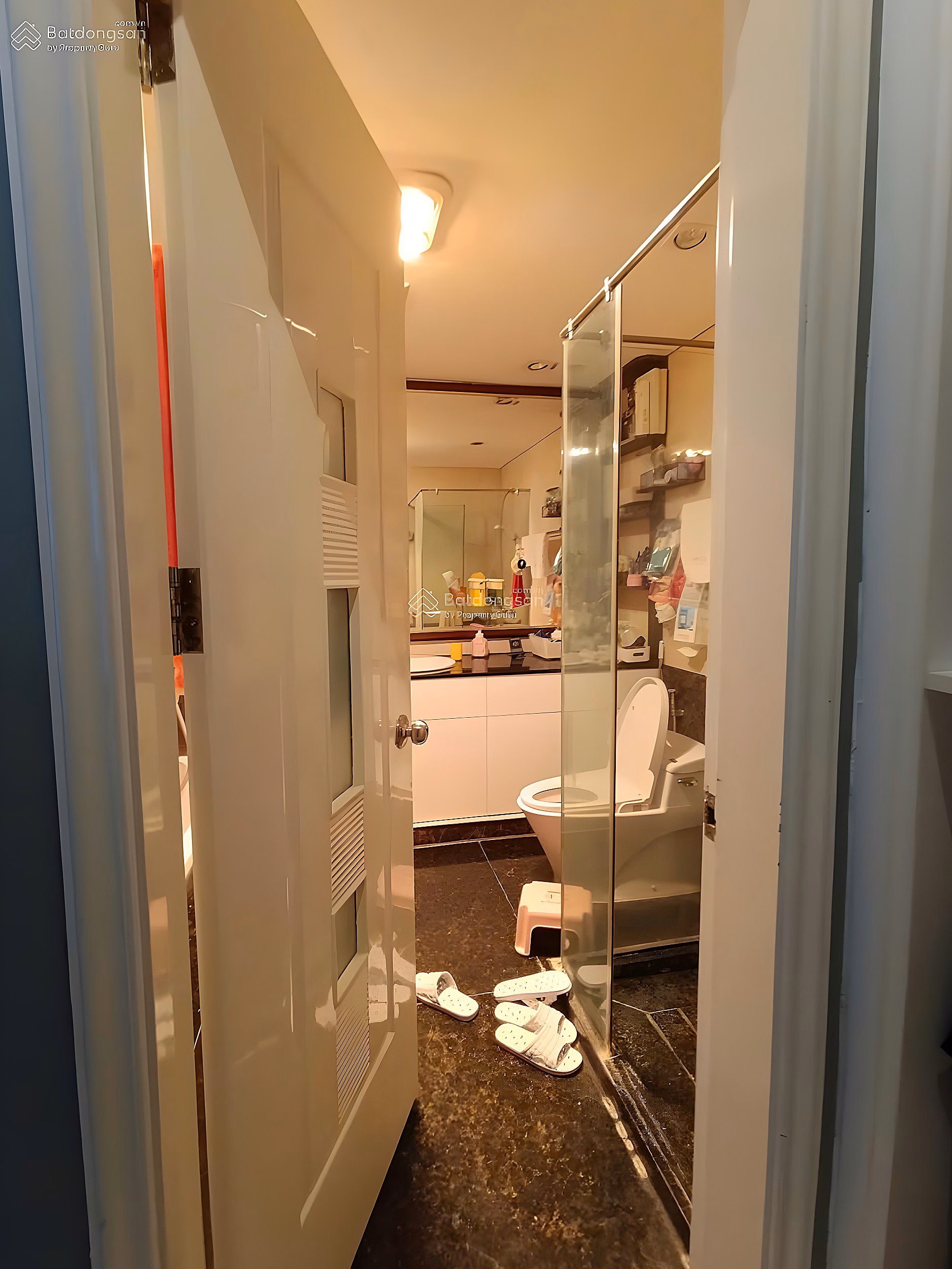 Luxury apartment for rent, 132 square meters, 2 bedrooms, fully furnished, suitable for families with young children