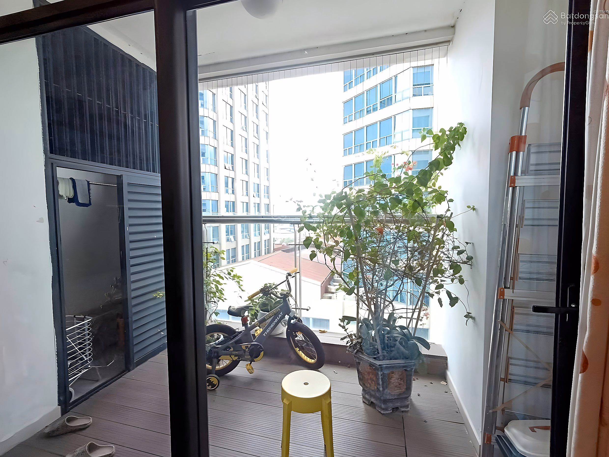 Luxury apartment for rent, 132 square meters, 2 bedrooms, fully furnished, suitable for families with young children