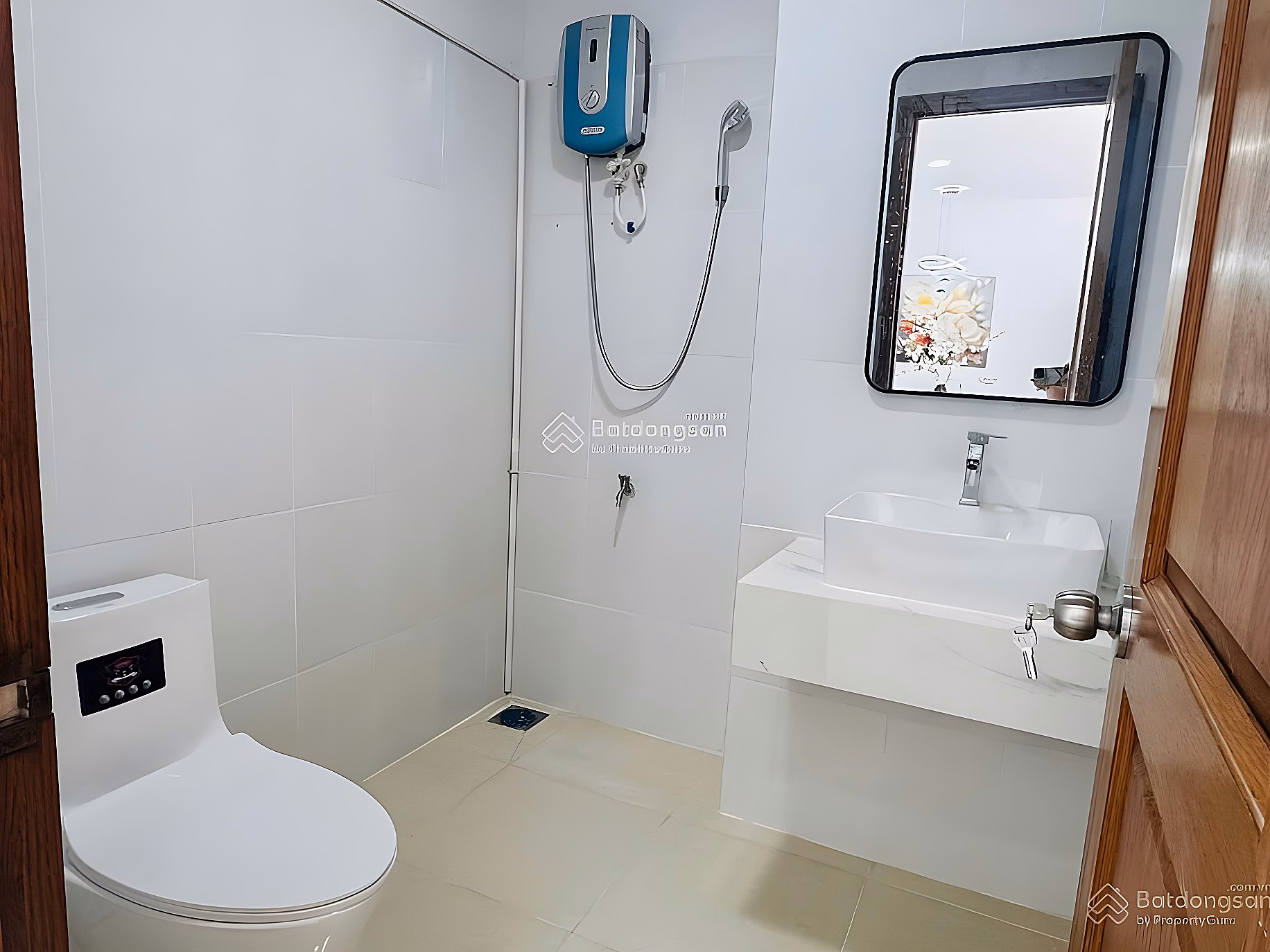 CT5 Vinh Diem Trung apartment with 2 bedrooms has a 5th floor window with internal view for only 2 billion 495 million