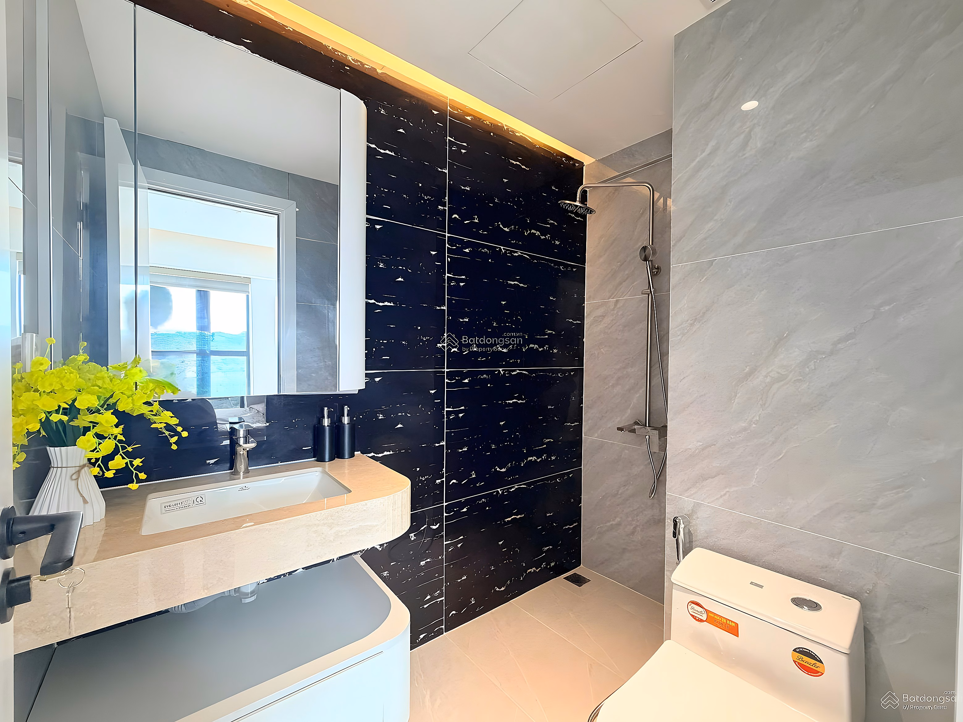 OC3 Muong Thanh Vien Trieu apartment 3 bedrooms 88m2 32nd floor price 5 billion 700 million near the sea
