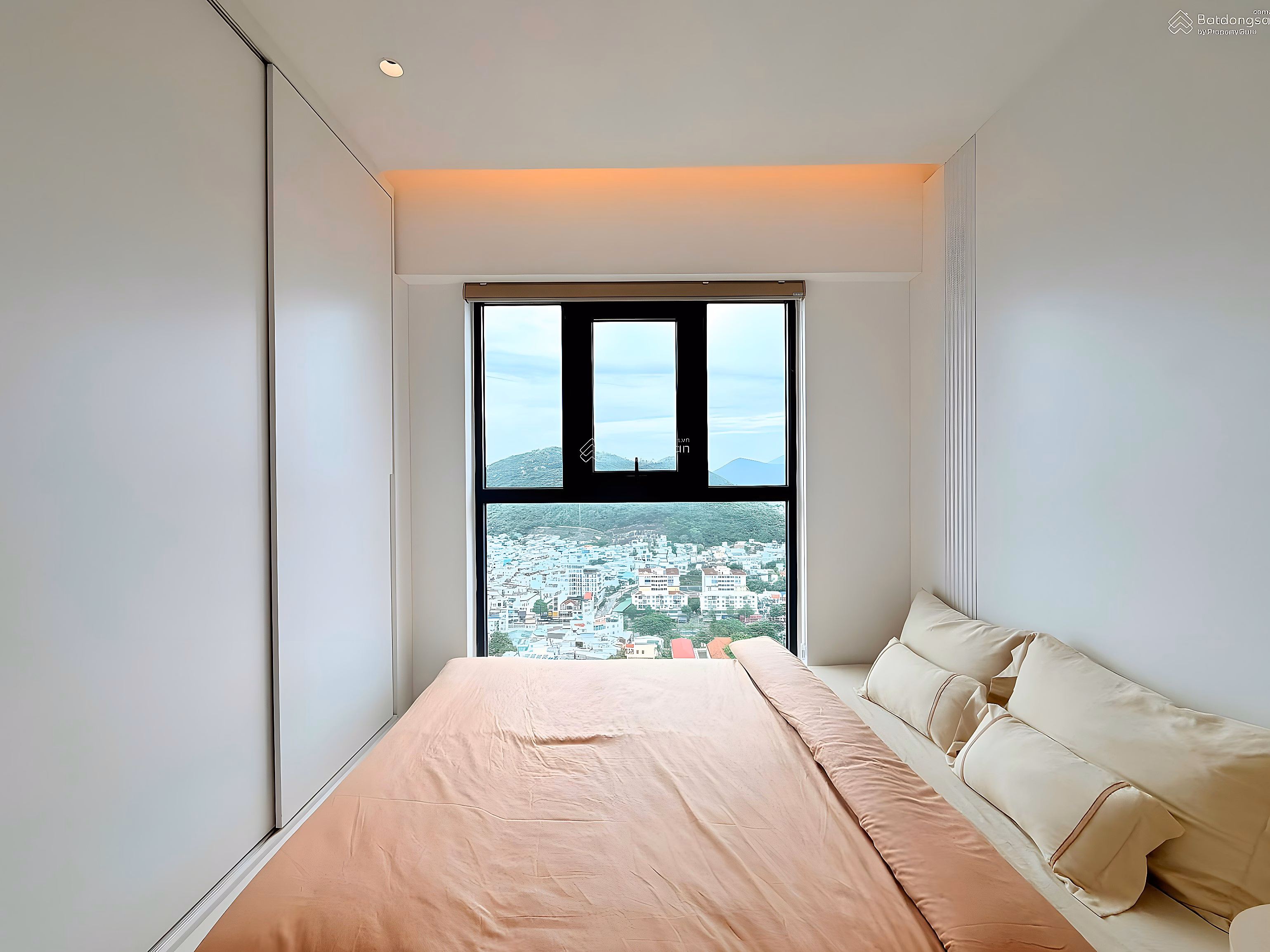 OC3 Muong Thanh Vien Trieu apartment 3 bedrooms 88m2 32nd floor price 5 billion 700 million near the sea