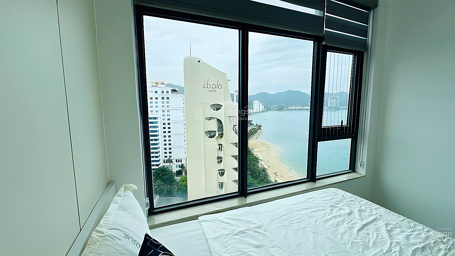 Direct sea view apartment OC1A Muong Thanh Vien Trieu 2 bedrooms 18th floor price 5 billion 600 million