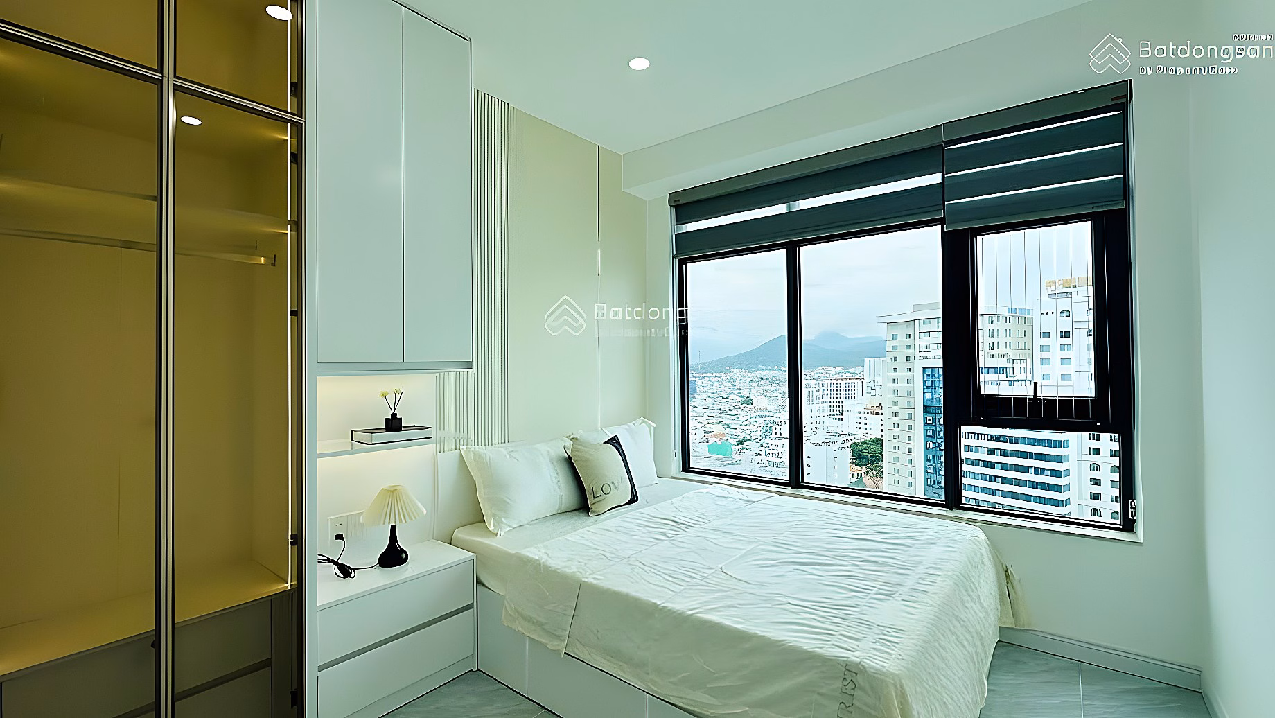 Direct sea view apartment OC1A Muong Thanh Vien Trieu 2 bedrooms 18th floor price 5 billion 600 million