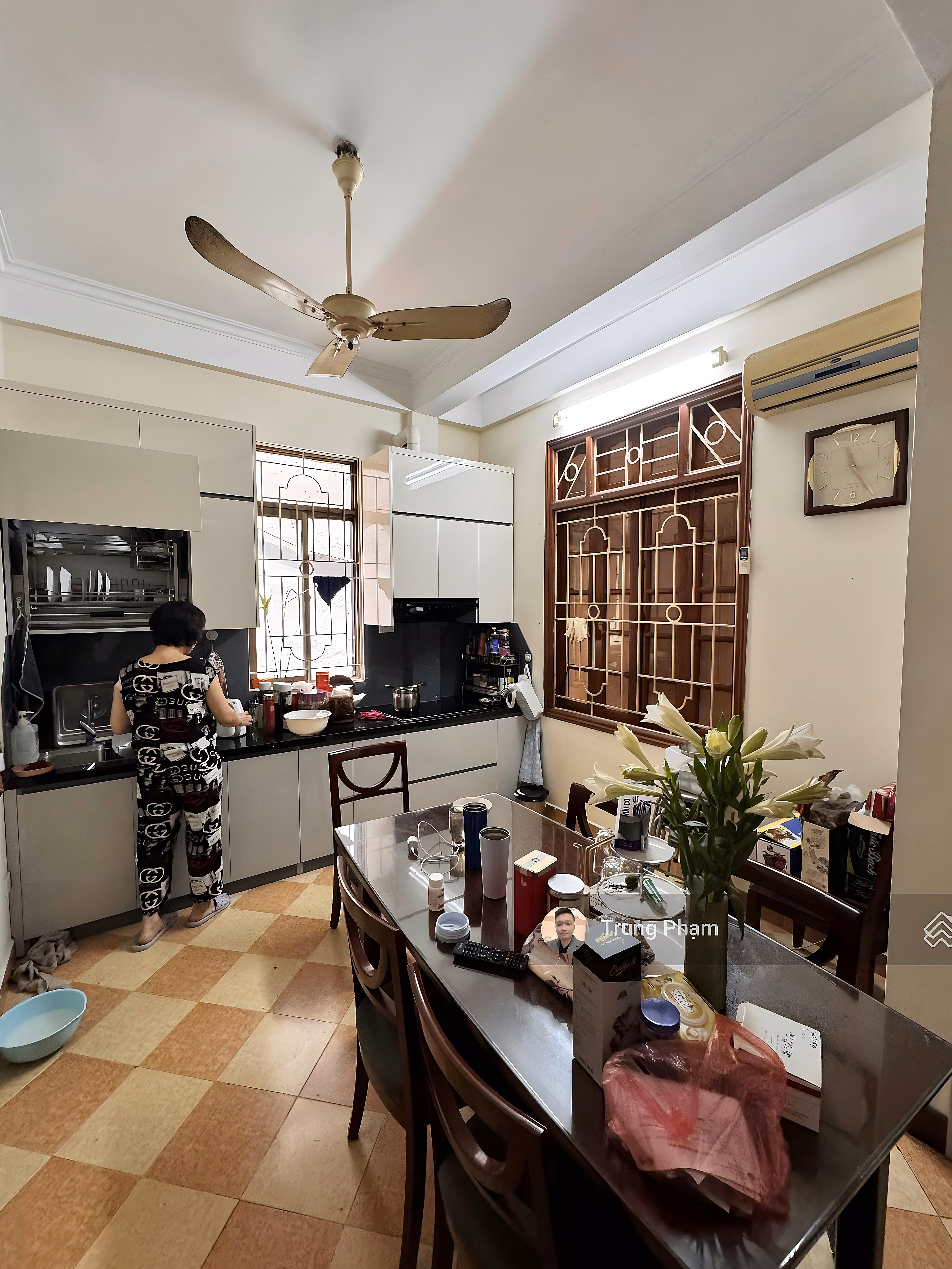 House for sale at Quan Tho 3, Ton Duc Thang. Area 45m2 - Area 3.6m - 5 floors corner apartment with 3 open sides. Price: 10.3 billion