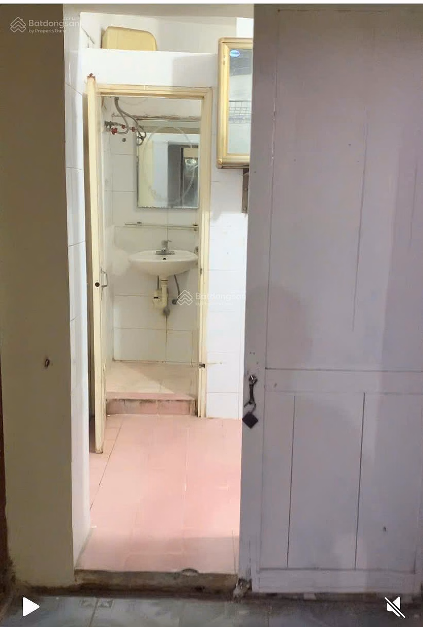 Collective apartment for rent at E6 Center, Phuong Mai, Dong Da, 5 million VND/month, 50 m2, 1 bedroom, 1 bedroom, 1 bathroom