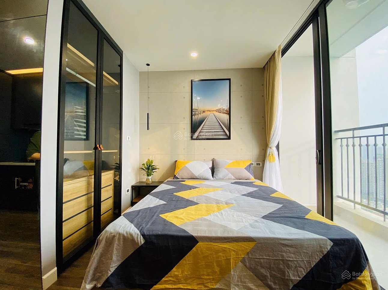 In Green Bay, we have fully furnished 1-bedroom, 2-bedroom and 3-bedroom apartments available, come in right away, priced from 8 million/month. Call me 0918 269 ***