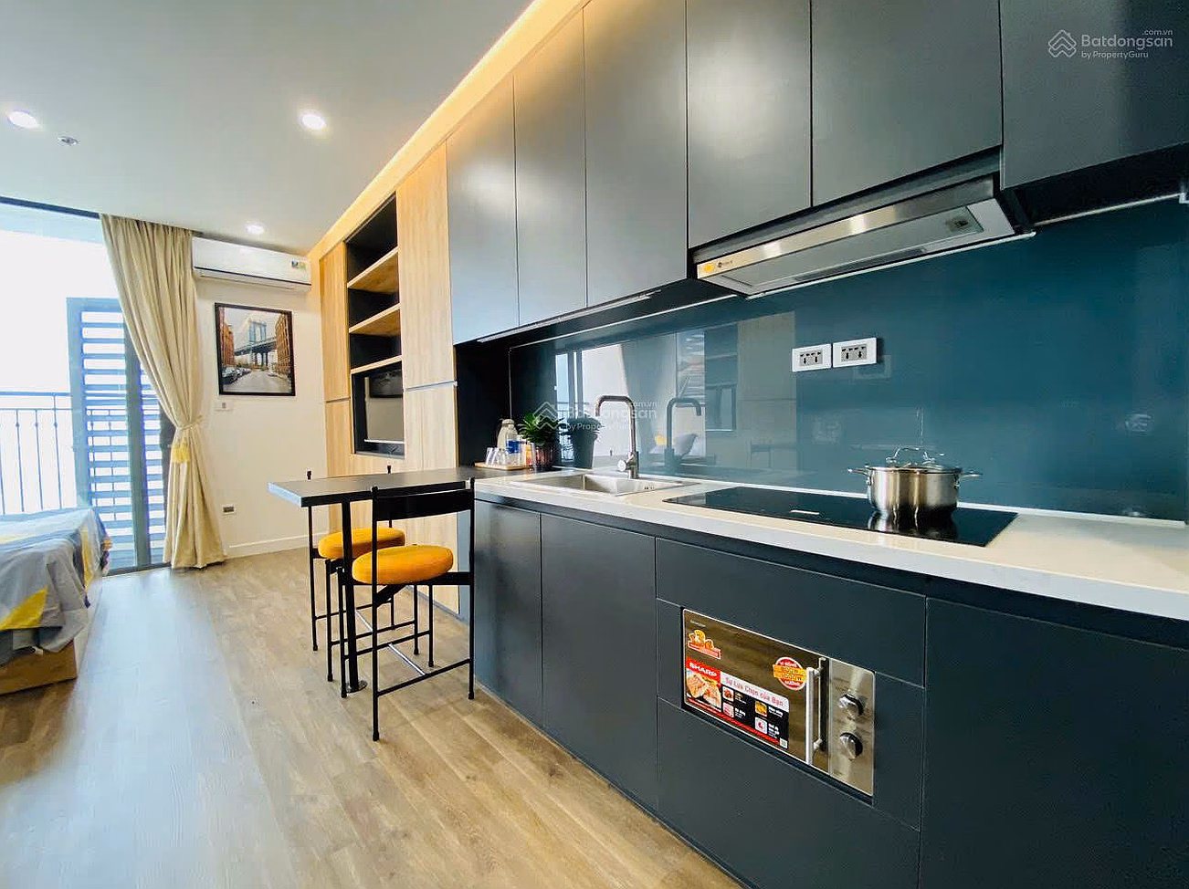 In Green Bay, we have fully furnished 1-bedroom, 2-bedroom and 3-bedroom apartments available, come in right away, priced from 8 million/month. Call me 0918 269 ***