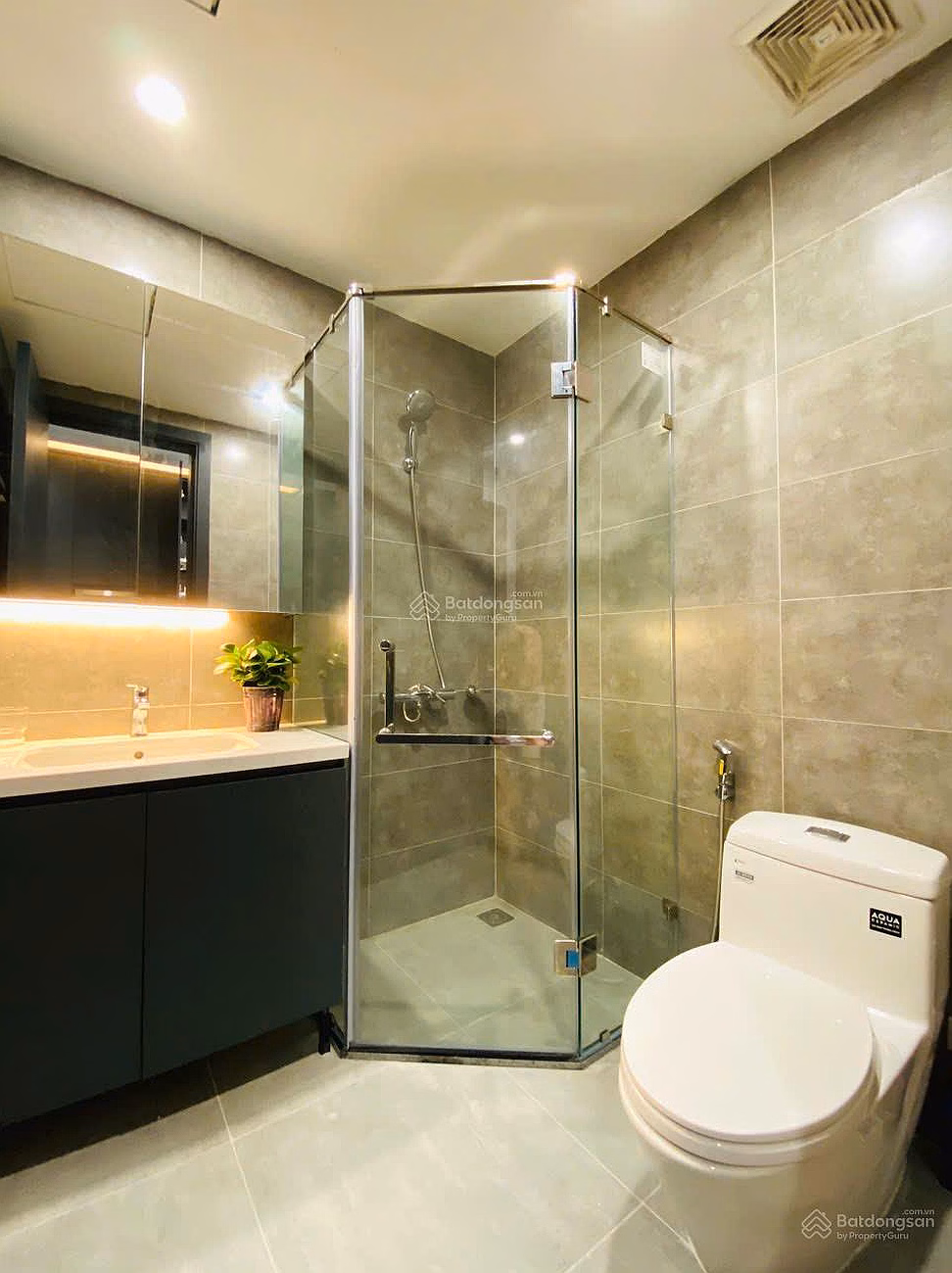 In Green Bay, we have fully furnished 1-bedroom, 2-bedroom and 3-bedroom apartments available, come in right away, priced from 8 million/month. Call me 0918 269 ***