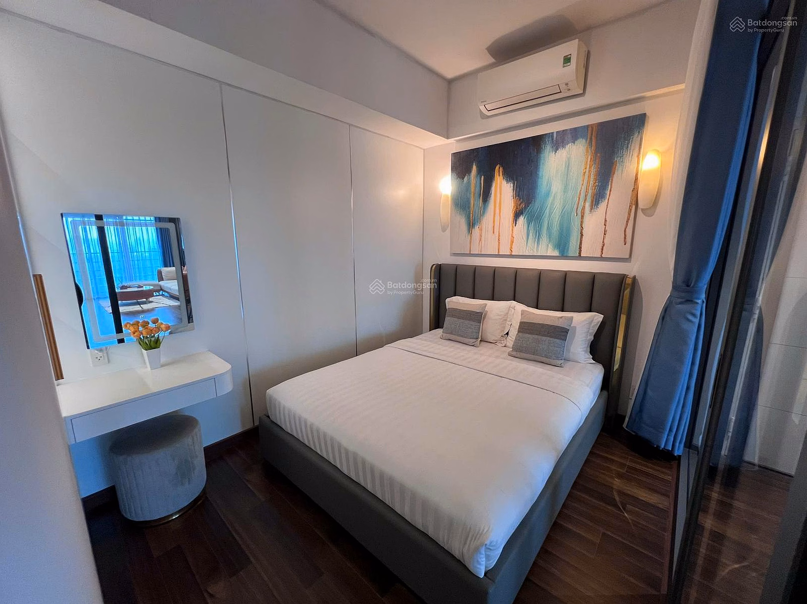 The owner sells Sailing Tower apartment - District 1, City. HCM, area 91m2, large space, high-class furniture