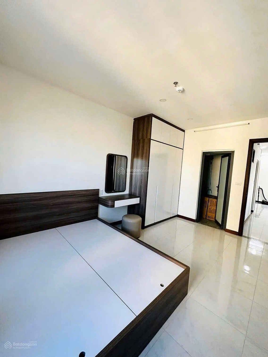 Rare 3-bedroom apartment, HUD commercial corner apartment suitable for living, investing for rent right in the center of western Nha Trang!