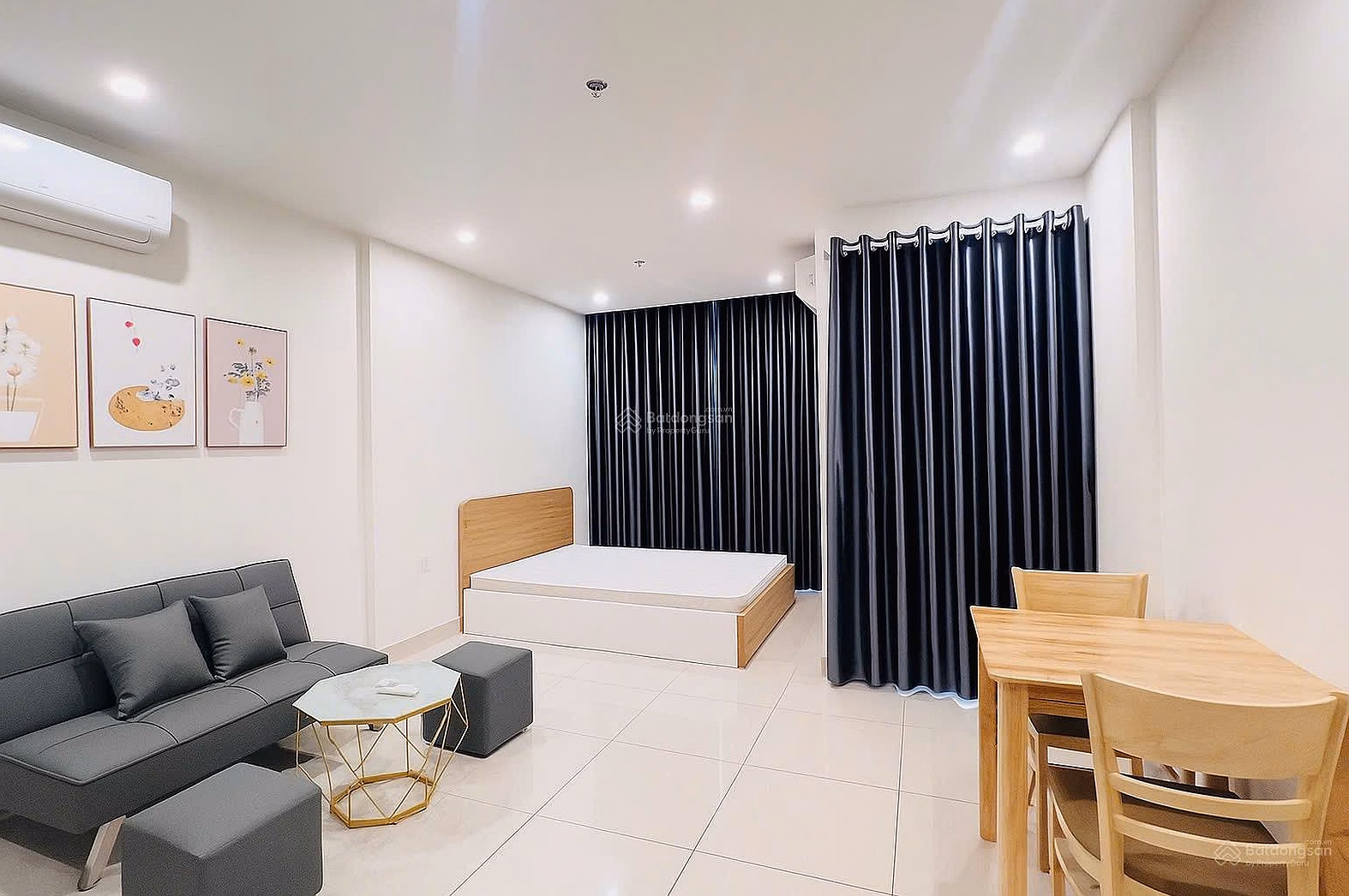 The owner rents a large studio apartment in Origami area, full area, cool direction, internal view, price 6.5 million
