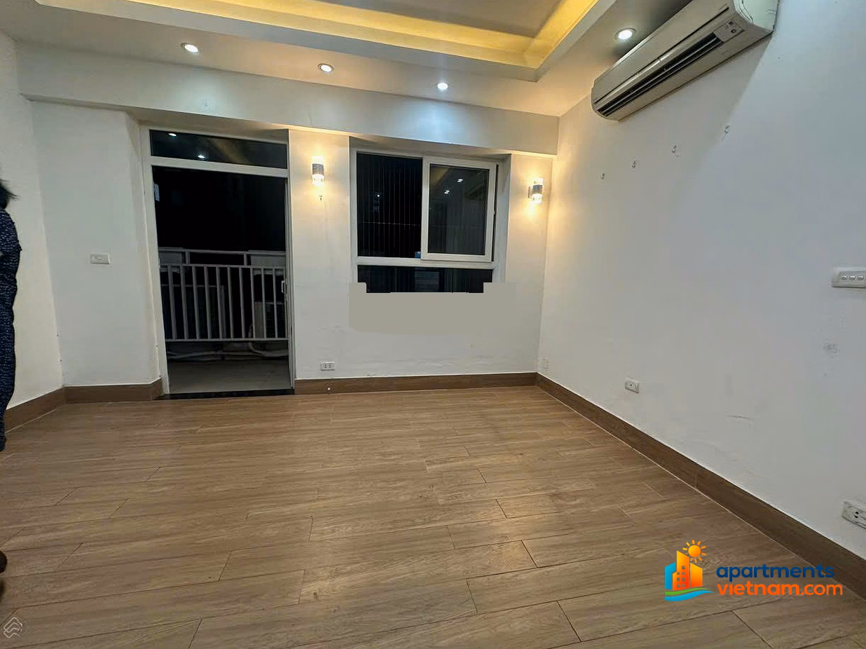 Apartment for rent at 165 Thai Ha, 85m2, 3 bedrooms, 2 bathrooms, basic furniture, price 14 million/month