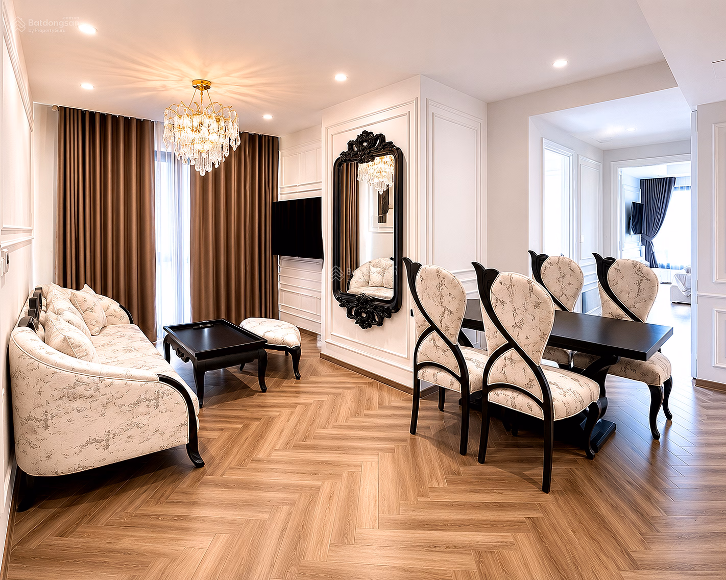 Gold Coast 2 bedroom corner apartment for sale with luxury furniture, good price, can be sold
