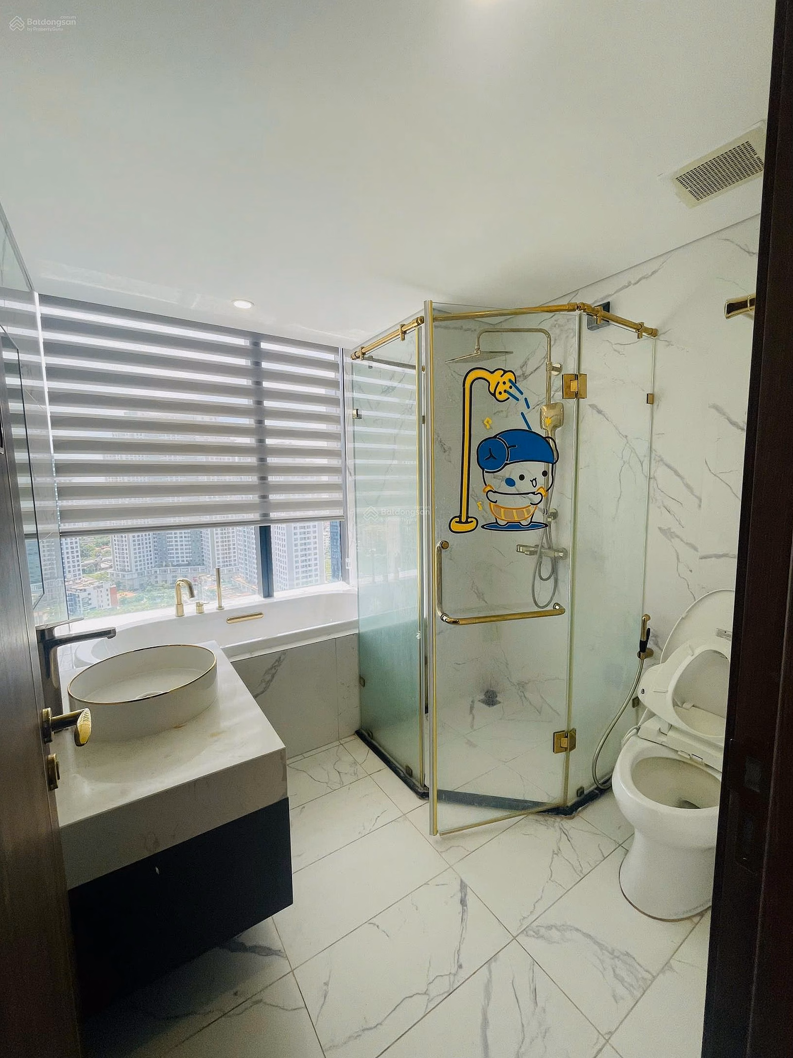 Cheapest 104m2 corner 3 bedroom apartment for rent in Sunshine City - high floors over 20 - 17 million - Hai Nam residents