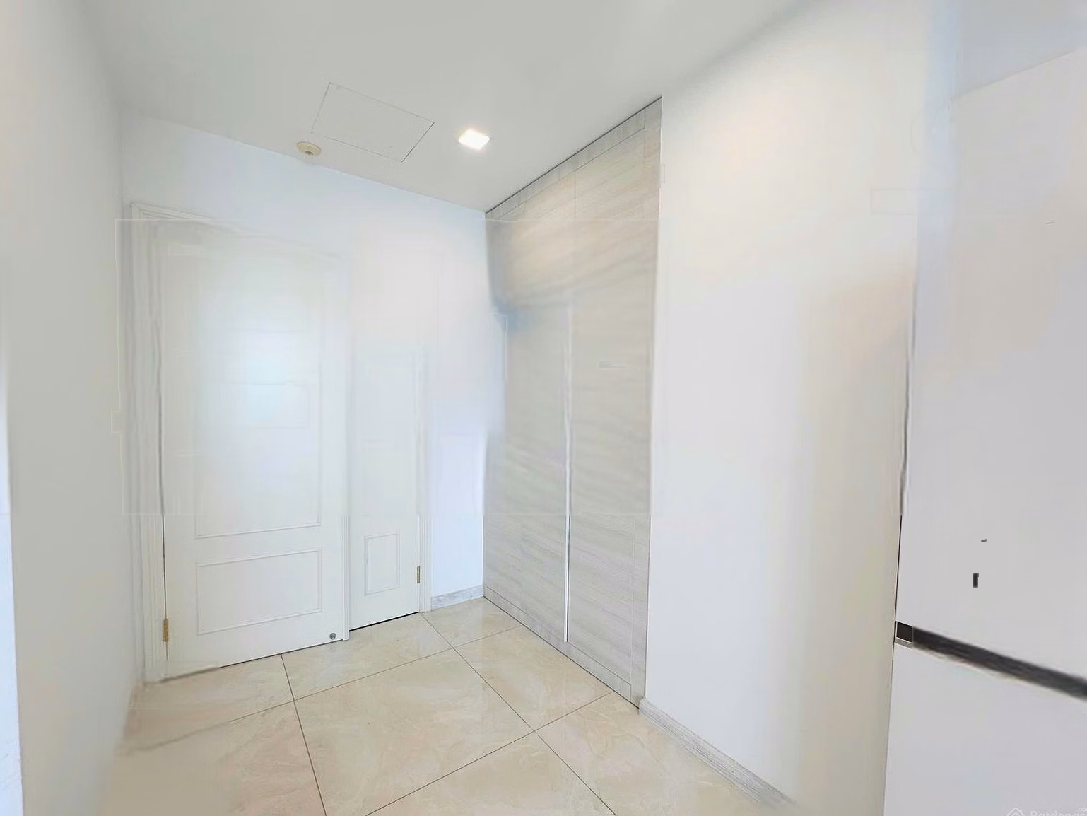 Beautiful 2 bedrooms at affordable price with unobstructed Landmark view
