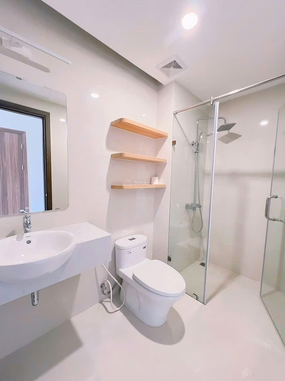 The owner needs to quickly sell CT9 apartment, corner apartment with lake view