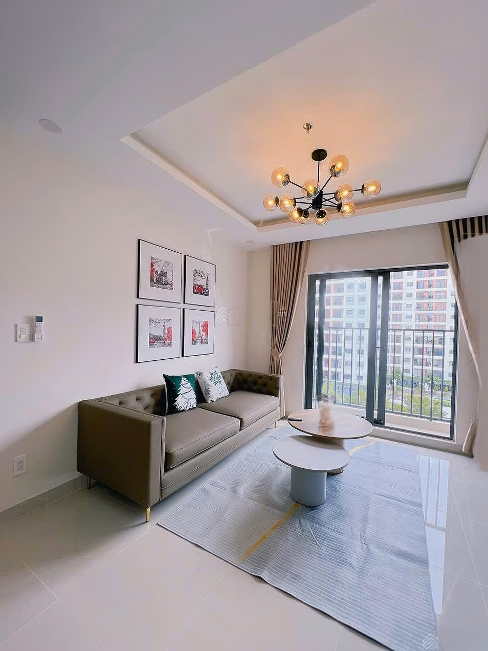 The owner needs to quickly sell CT9 apartment, corner apartment with lake view