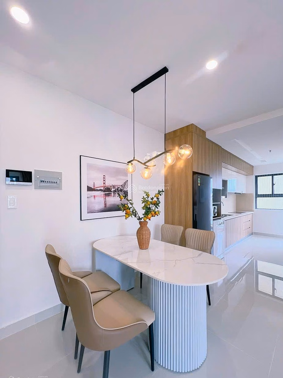 The owner needs to quickly sell CT9 apartment, corner apartment with lake view