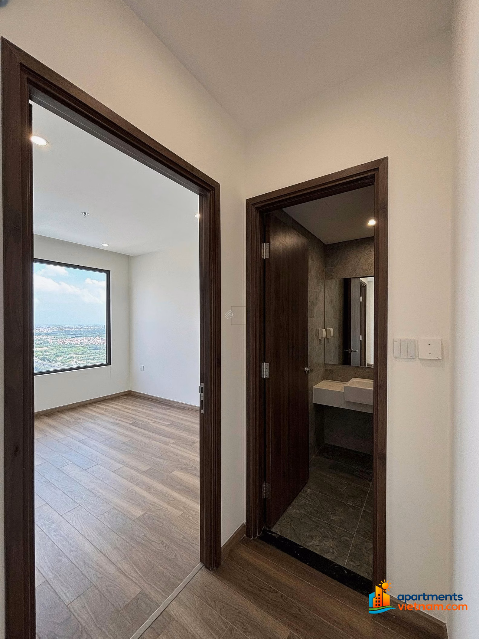 Basic 2-bedroom apartment for rent in Zurich1 Vinhomes Ocean Park Gia Lam, Southeast balcony, nice view