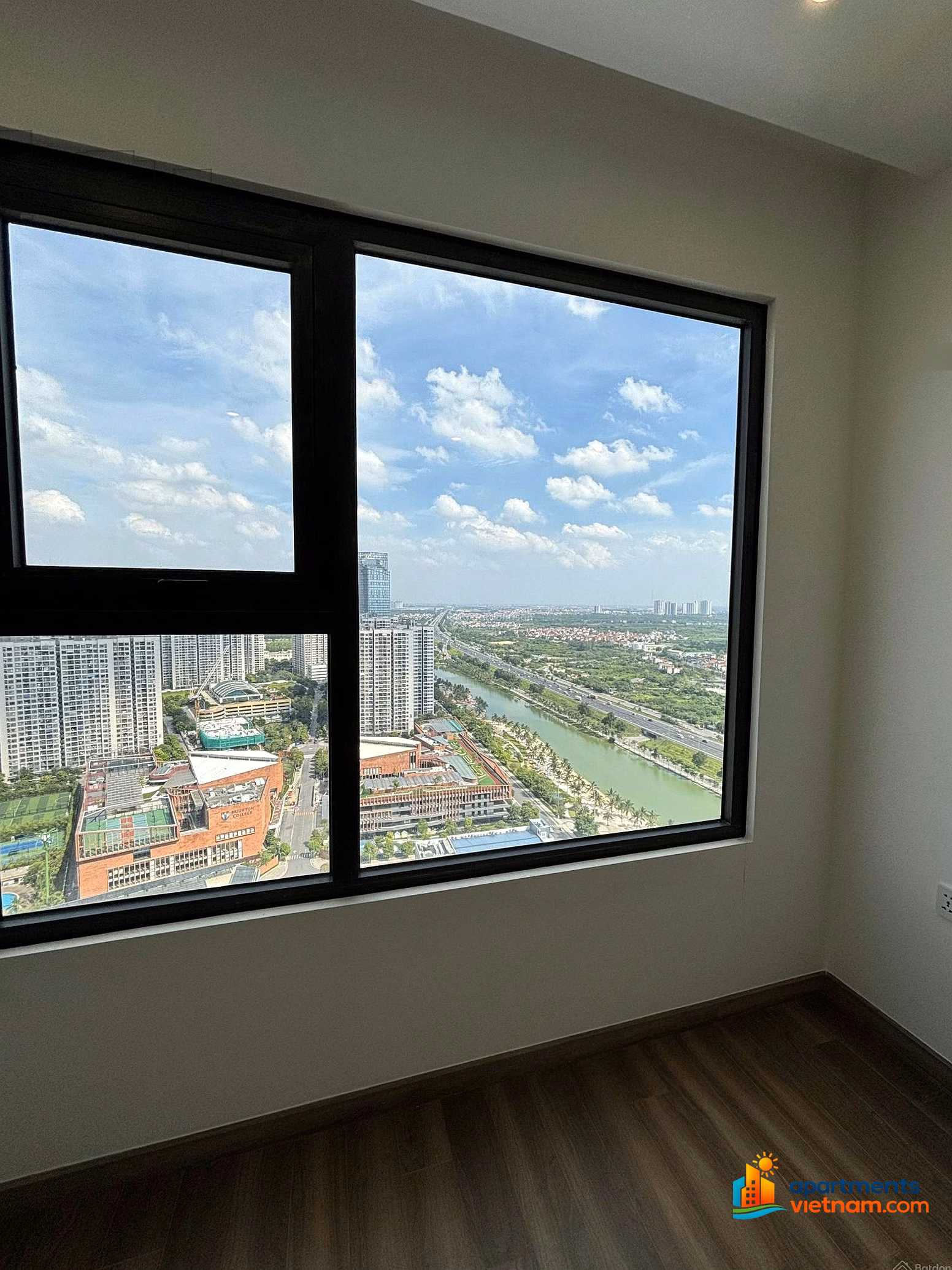 Basic 2-bedroom apartment for rent in Zurich1 Vinhomes Ocean Park Gia Lam, Southeast balcony, nice view