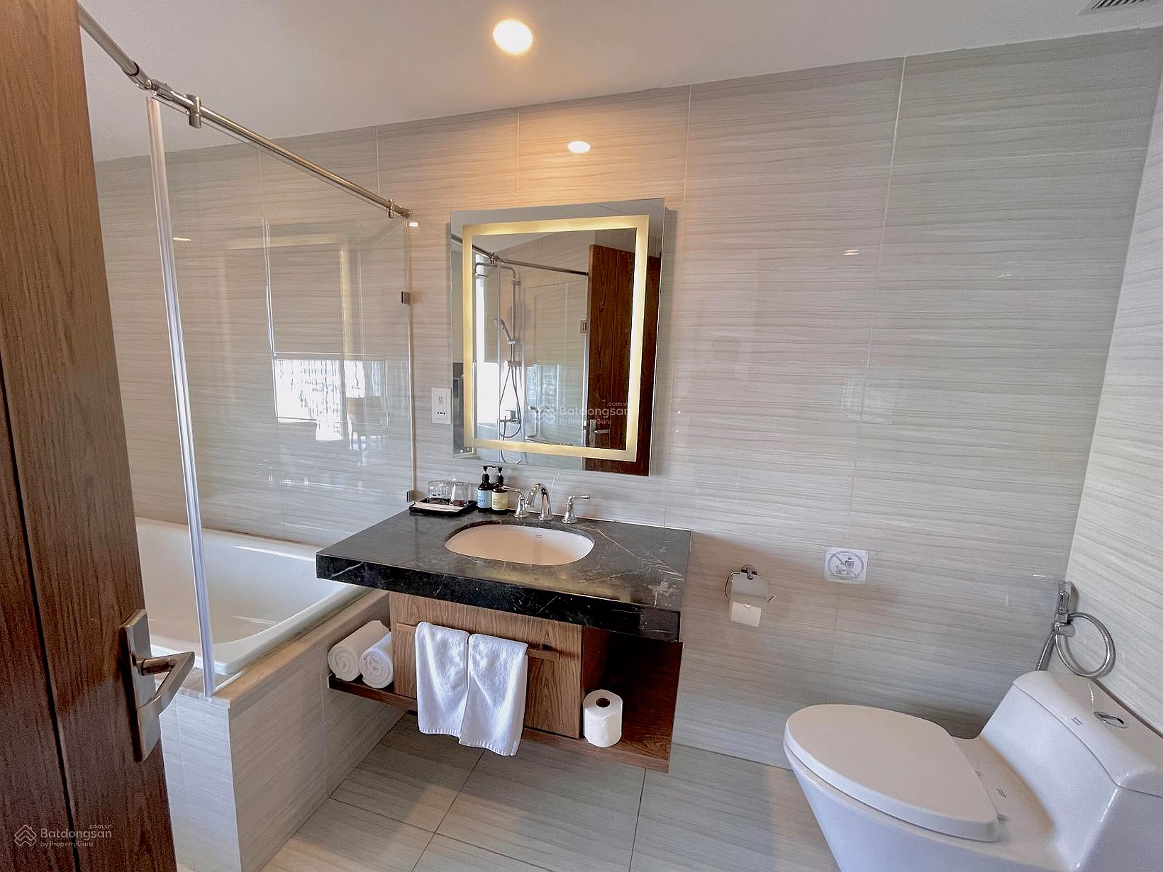 TUE TAM WOULD LIKE TO INTRODUCE TO YOU THE EXTREMELY BEAUTIFUL PANORAMA APARTMENT WITH A DIAGONAL SEA VIEW. RENTAL PRICE IS ONLY 12 MILLION