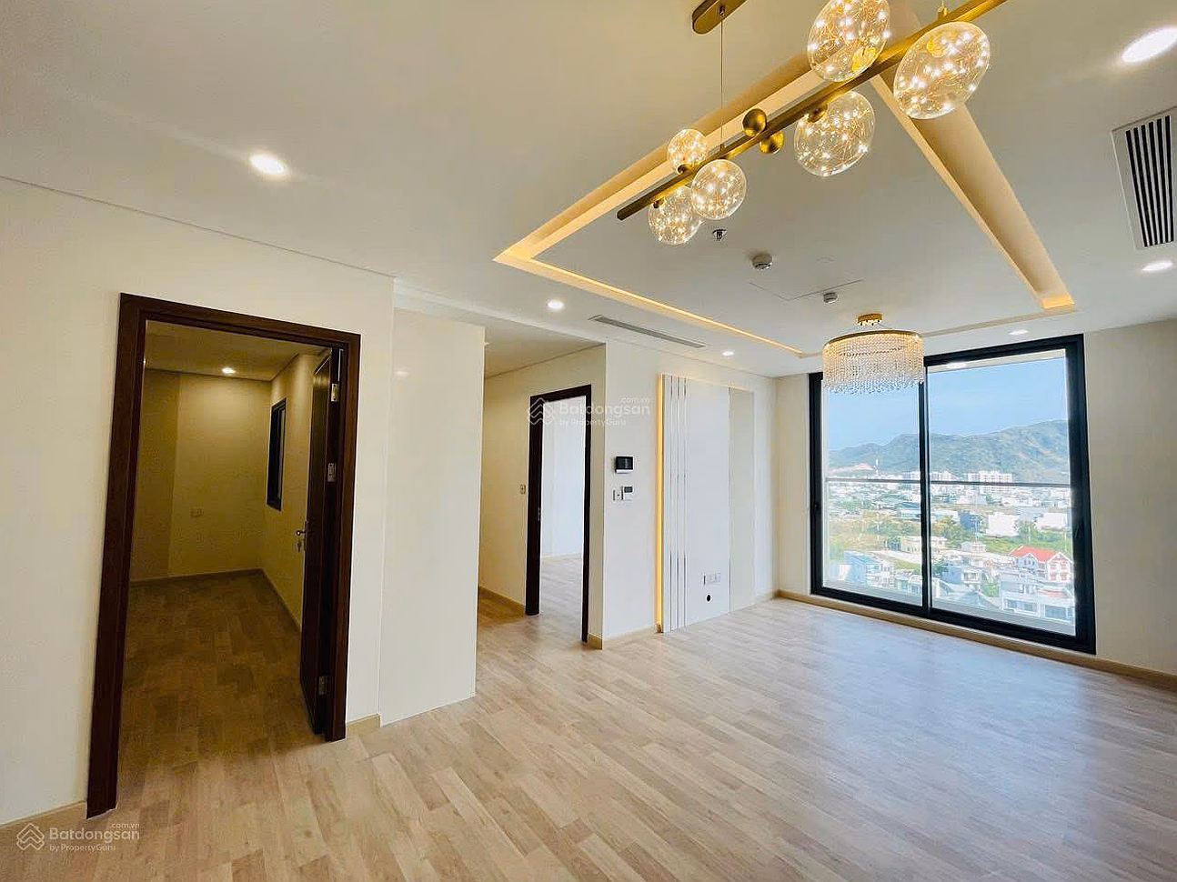 Selling high-class apartment CT1 Riverside Luxury 2 bedrooms, balcony facing south, cool river view