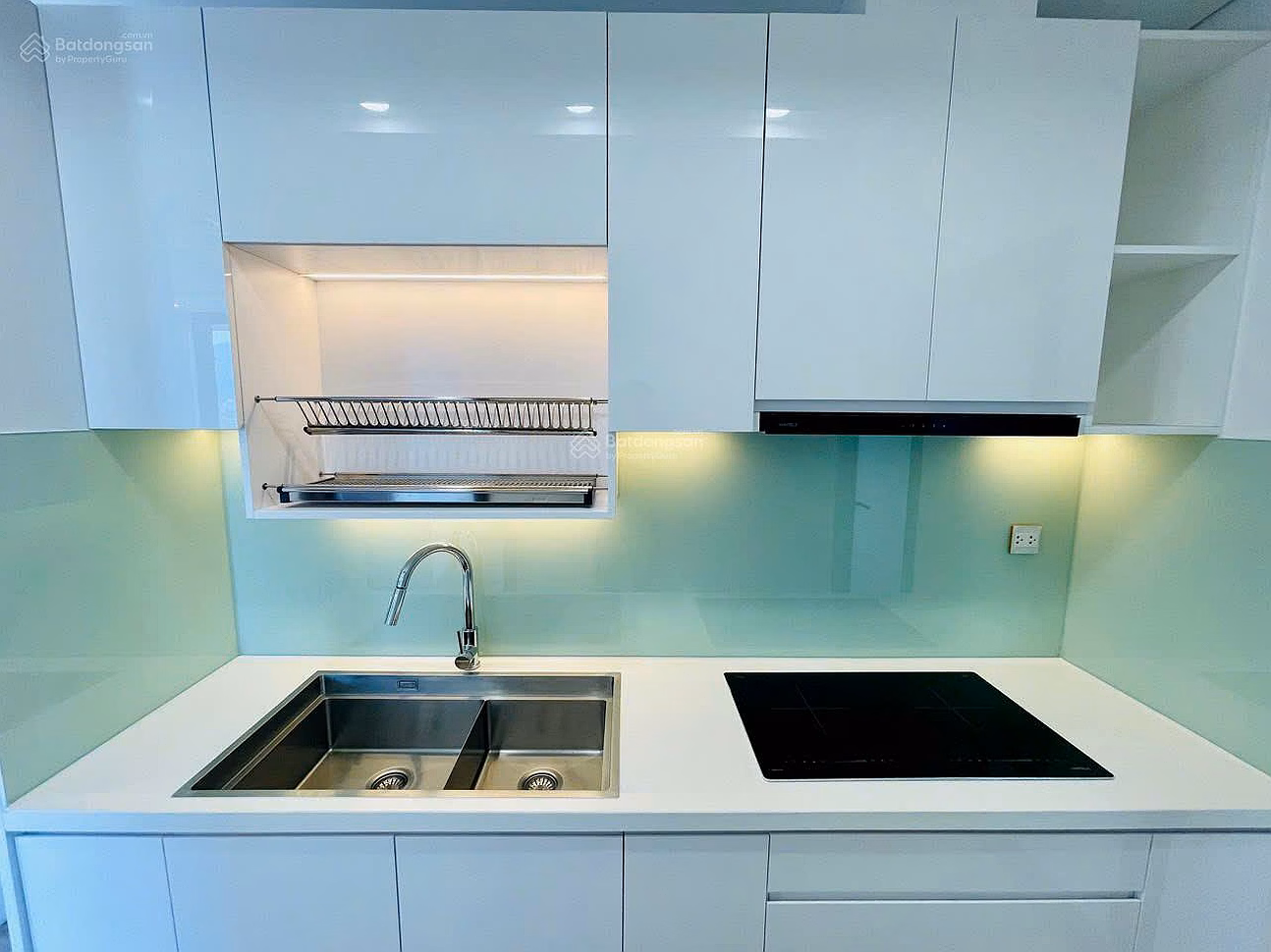 Selling high-class apartment CT1 Riverside Luxury 2 bedrooms, balcony facing south, cool river view