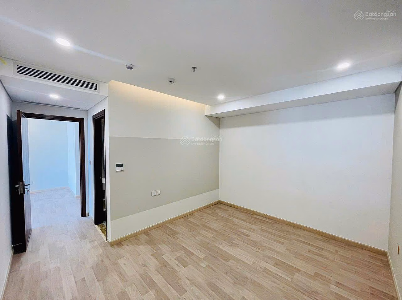 Selling high-class apartment CT1 Riverside Luxury 2 bedrooms, balcony facing south, cool river view