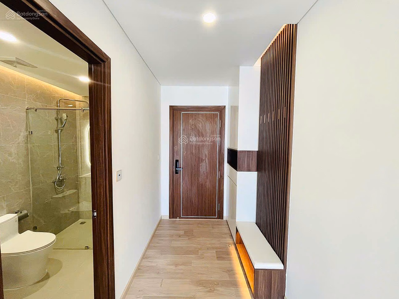 Selling high-class apartment CT1 Riverside Luxury 2 bedrooms, balcony facing south, cool river view